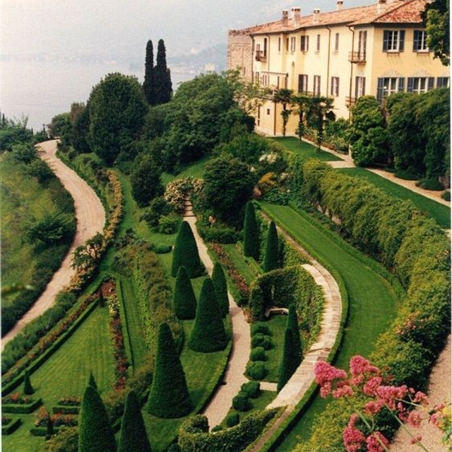 Locations Como. Wedding and elopement photographer Italy Tuscany Como Milan Pavia Marija Galaka