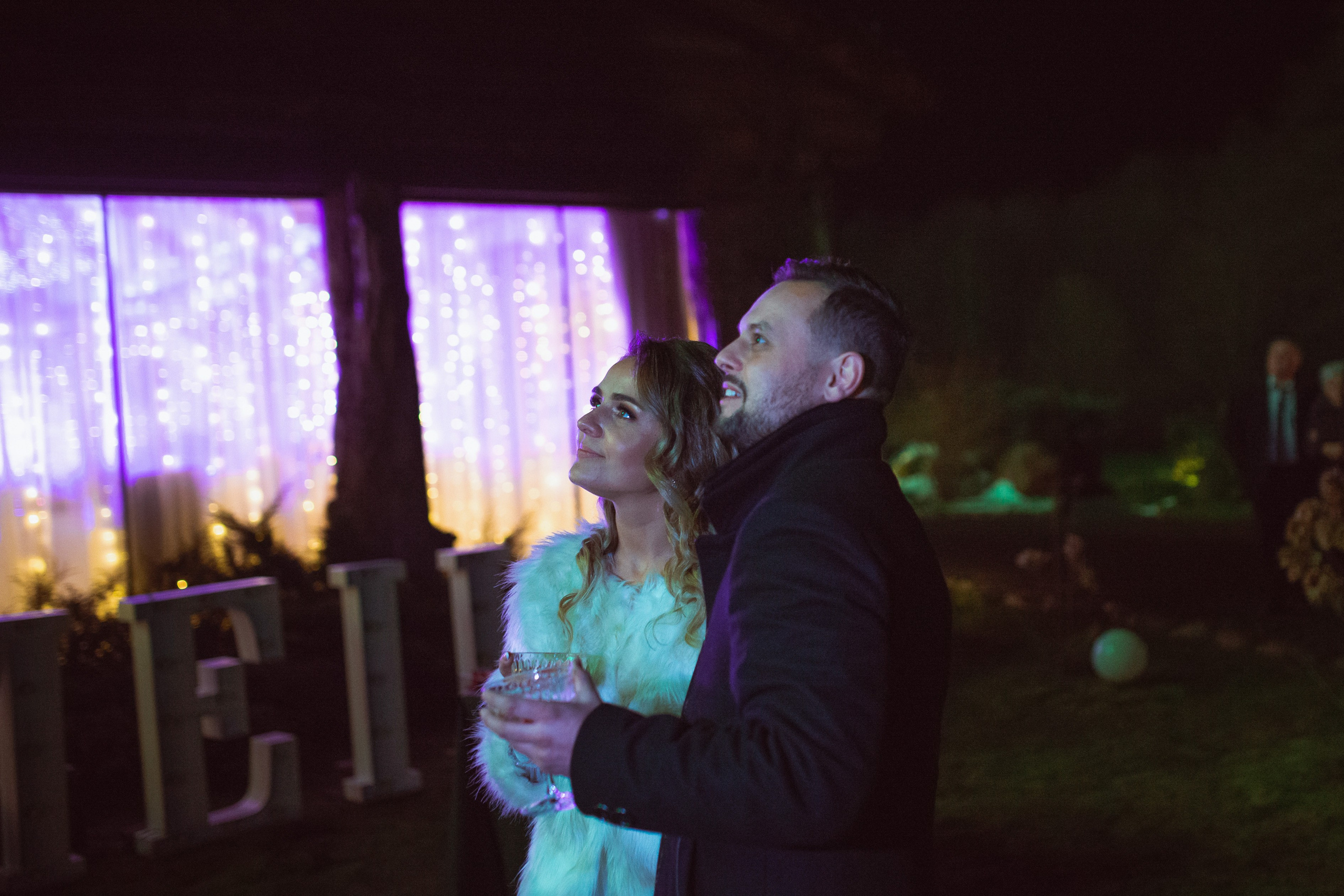 Vestuvių fotosesija, ceremonija, Vestuvių pasiruošimo fotografavimas. Vestuvių fotografas Vilnius Trakai kaina vestuvių fotografavimas fotografė personal.lt photogrpahy kainos jaunoji jaunikis nuotaka santuoka vestuvės, profesionali natūrali meninė reportažinė klasikinė fotosesija, vestuvių fotosesija gamtoje dvare