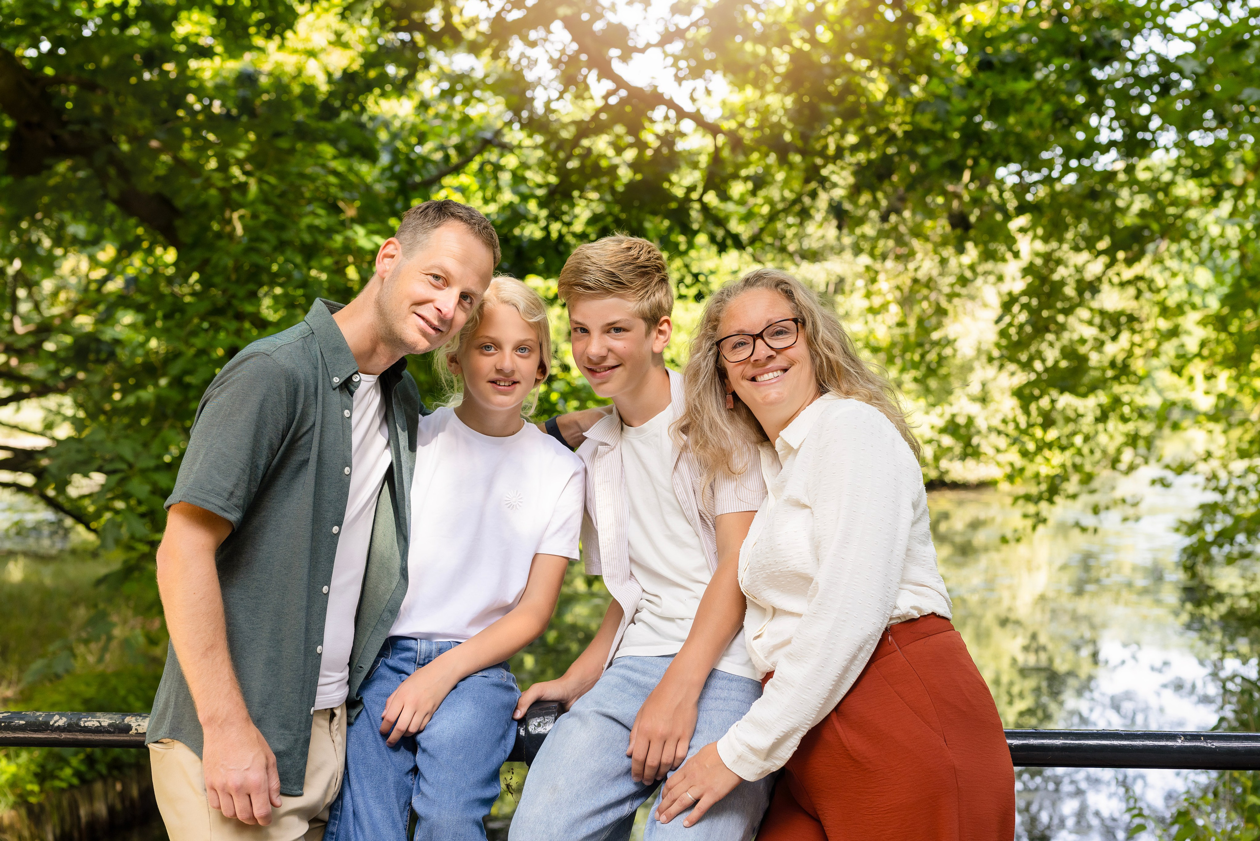 Fotoshoot Gezin – Spontane & Warme Gezinsfotografie. Familie en huwelijksfotograaf in Zwolle Overijssel