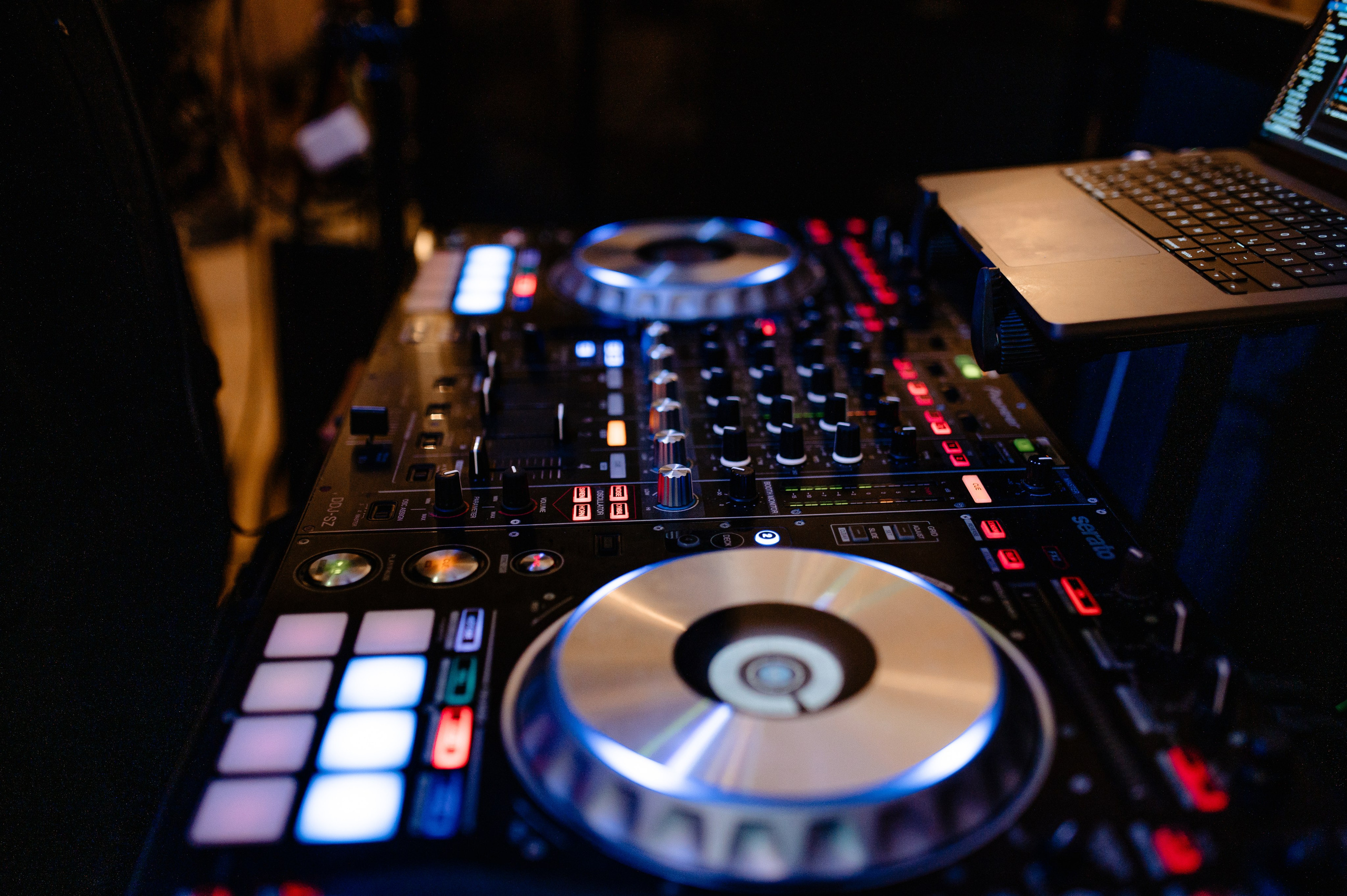 Georgiana & Eduard. Creativeiso.ro