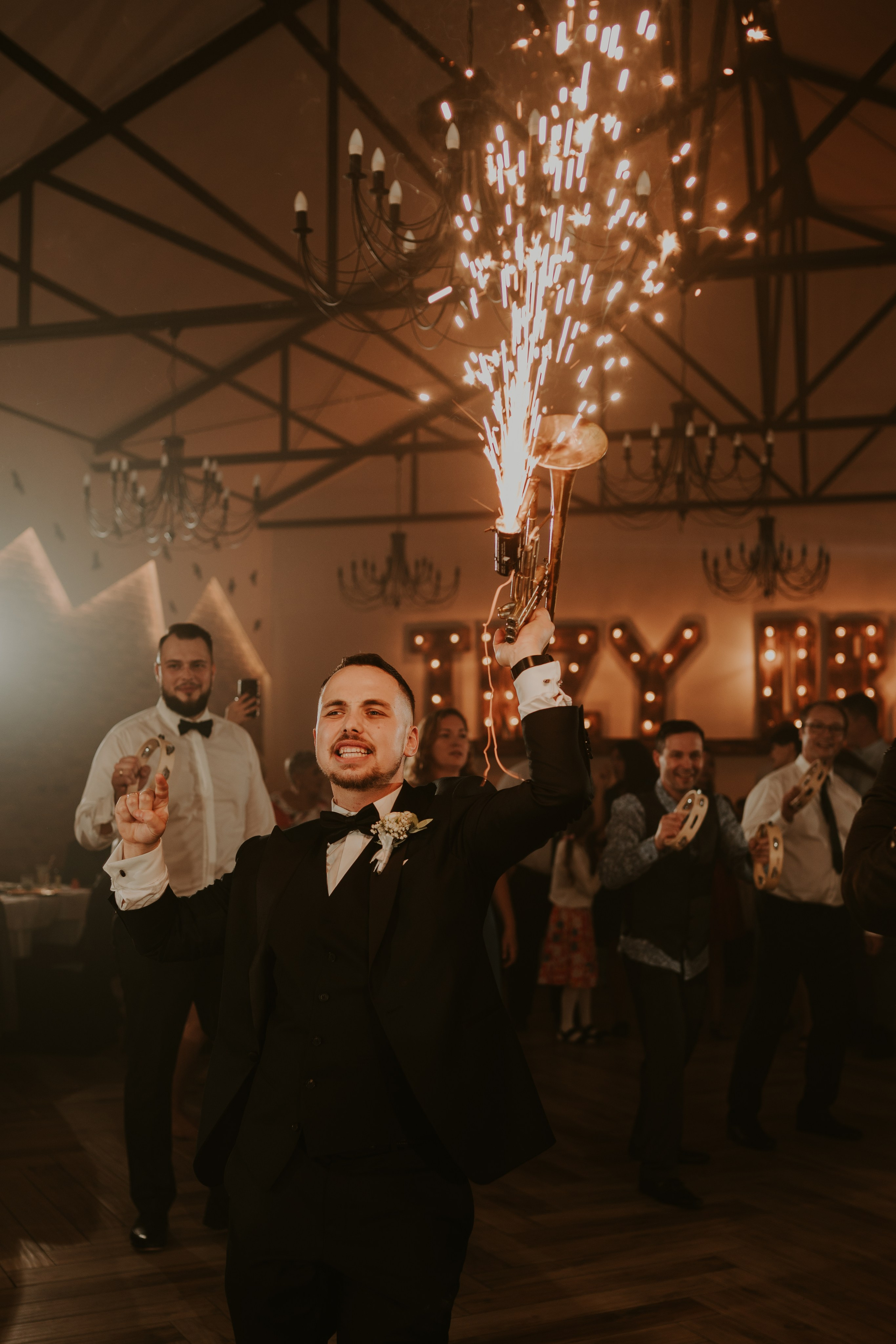 Trzy Drzewa: wspaniała uroczystość Wiktorii i Kamila. Karkowskafoto - fotografia miłości