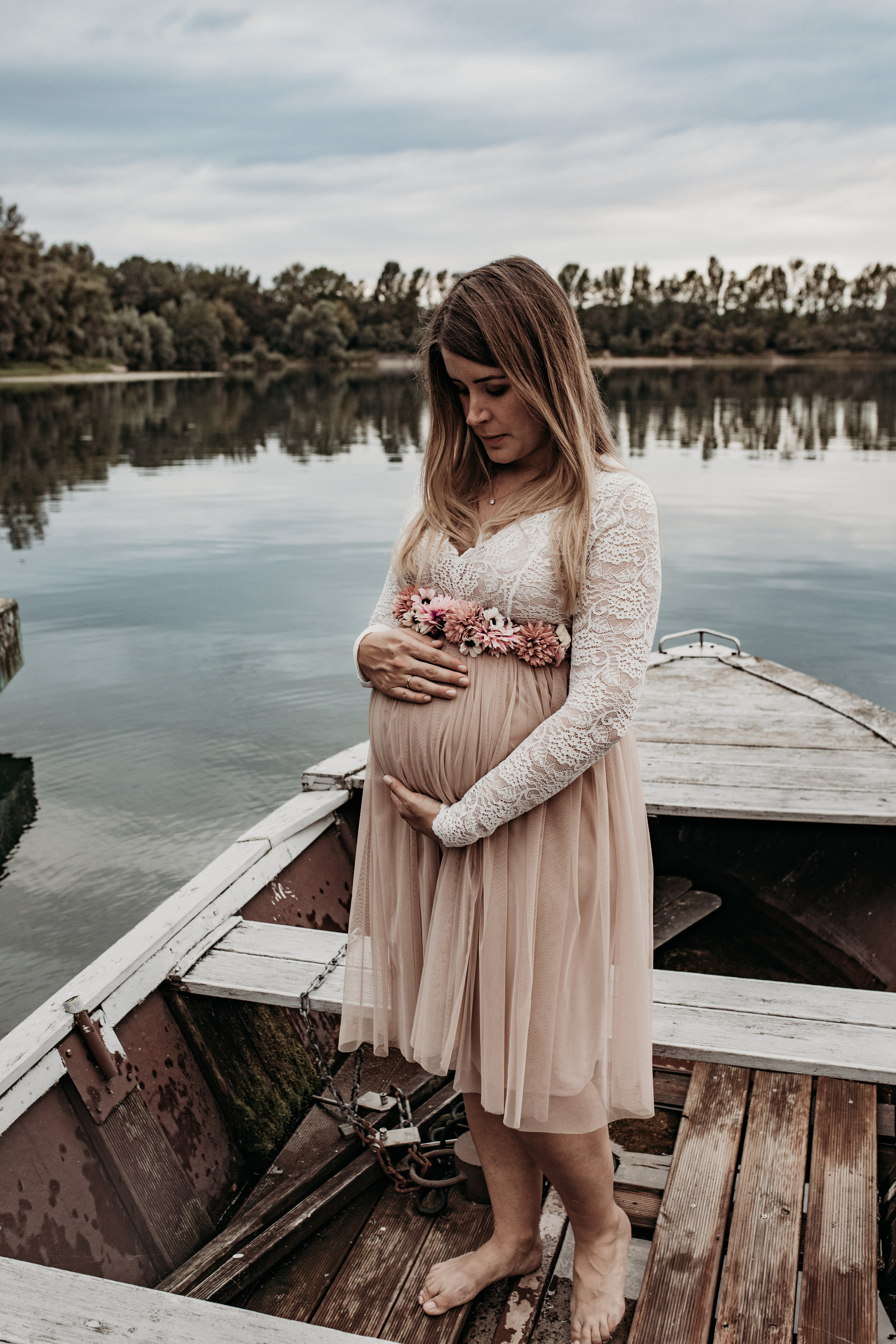 Lifestyle  Babybauchfotos zu zweit outdoor.