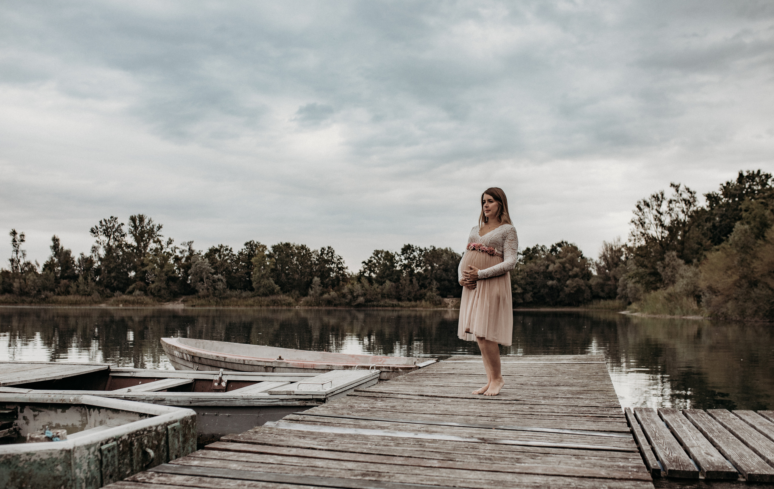 Lifestyle  Babybauchfotos zu zweit outdoor.