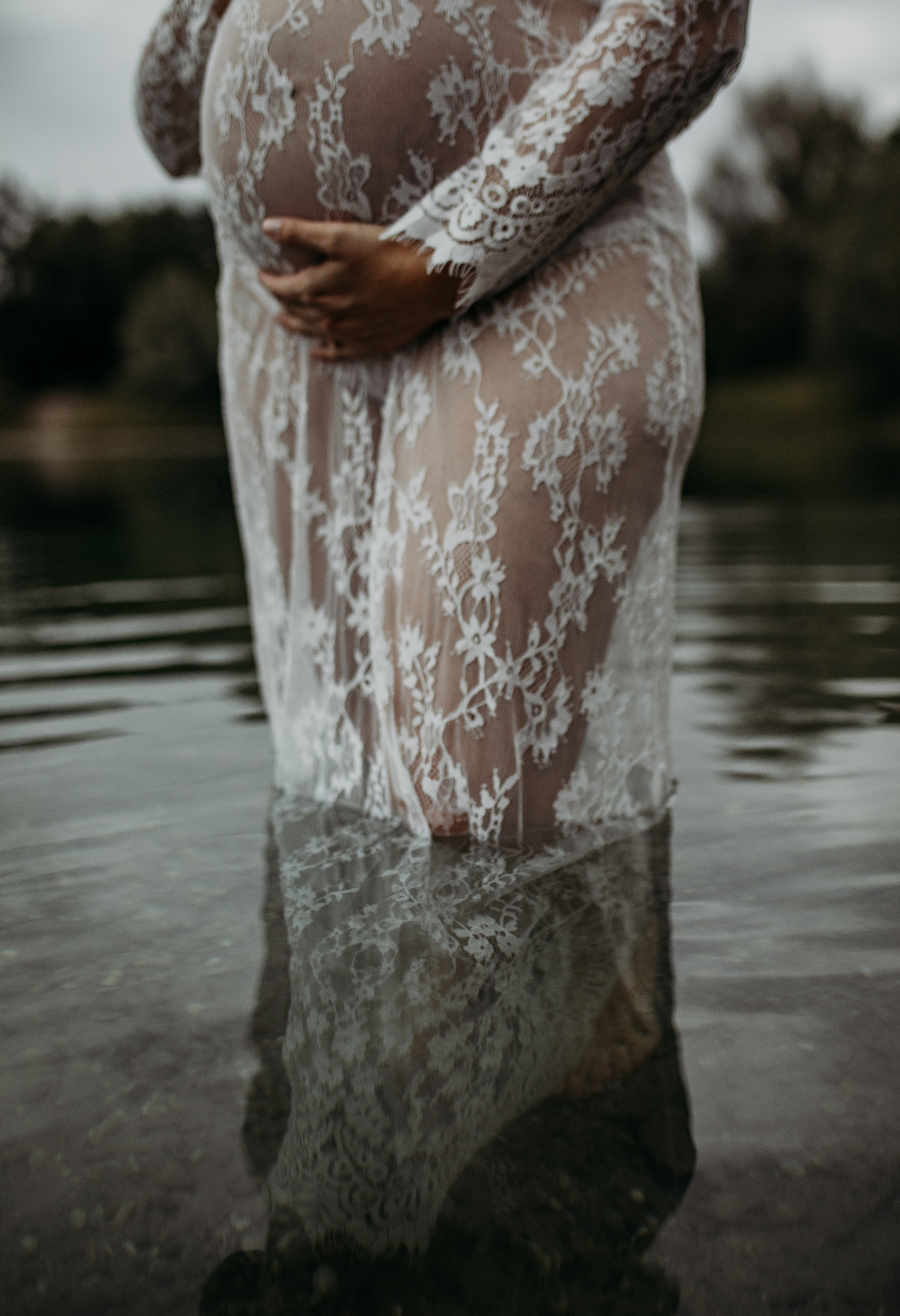 Lifestyle  Babybauchfotos zu zweit outdoor.