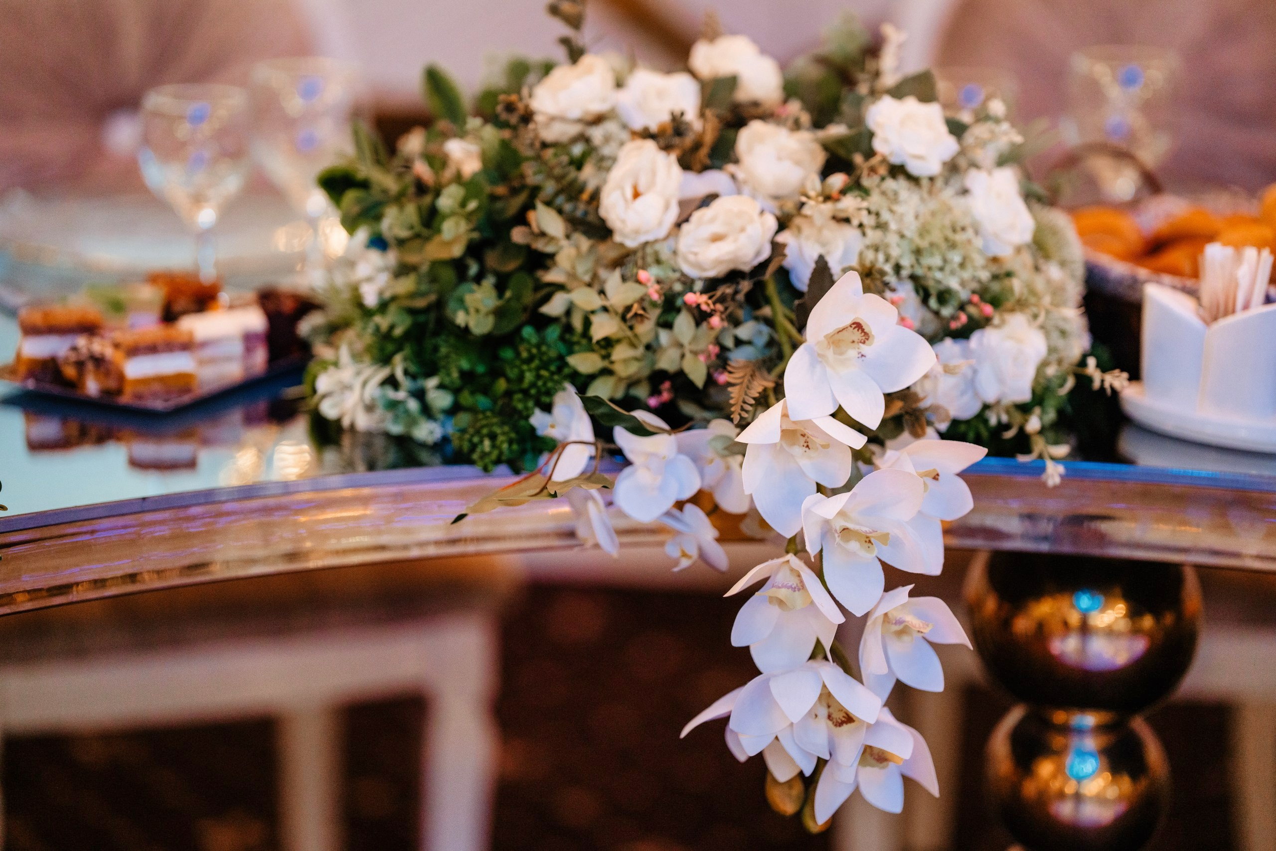 Fotograf nuntă Târgu Neamț – Samuel și Roxana, fotografie autentică realizată de AlinoFotoStudio 2. Fotograf nuntă Iași, Bacău, Suceava și Botoșani – Alin Chirilă surprinzând momente reale de nuntă 3. Fotografie de nuntă cu emoție și credință – AlinoFotoStudio, fotograf povestitor 4. Fotograf profesionist nuntă în Moldova – cadre naturale și pline de emoție 5. Alin Chirilă fotograf nuntă – poveste reală surprinsă prin fotografie 6. Fotograf nuntă cu stil documentar – momente autentice din ziua nunții Pregătiri mireasă acasă – fotografie naturală realizată de Alin Chirilă fotograf nuntă 8. Detalii din ziua nunții – fotograf nuntă Iași și Botoșani, AlinoFotoStudio 9. Emoții din dimineața nunții – fotograf profesionist Moldova 10. Cadre autentice din pregătiri – fotograf nuntă Suceava și Bacău Ceremonie religioasă nuntă – moment emoționant surprins de fotograf Alin Chirilă 12. Nuntă cu valori creștine – fotografie din biserică realizată cu discreție 13. Rugăciune și emoție în ziua nunții – fotograf nuntă Târgu Neamț 14. Legământ în fața lui Dumnezeu – fotografie de nuntă autentică 15. Fotograf nuntă biserică – momente sincere și pline de semnificație Petrecere de nuntă – cadre naturale realizate de AlinoFotoStudio 17. Bucurie și dans la nuntă – fotograf nuntă Iași și împrejurimi 18. Momente autentice de la restaurant – fotograf nuntă Bacău Suceava 19. Atmosferă de nuntă surprinsă discret – Alin Chirilă fotograf -AlinoFotoStudio – fotograf nuntă cu abordare naturală și emoțională 21. Alin Chirilă fotograf – povestitor prin fotografie de nuntă 22. Fotograf nuntă în Moldova – stil documentar și autentic 23. Fotografie de nuntă sinceră și elegantă – AlinoFotoStudio- Fotograf nuntă Iași Bacău Suceava Botoșani – Alin Chirilă AlinoFotoStudio 26. Fotograf nuntă Târgu Neamț și Moldova – fotografie profesională de eveniment 27. Fotograf nuntă cu valori creștine și stil documentar – AlinoFotoStudio - Alin Chirilă – AlinoFotoStudio Fotograf nuntă Iași • Bacău • Suceava • Botoșani - Samuel & Roxana, Târgu Neamț -Momente reale, trăite sincer și păstrate pentru totdeauna.