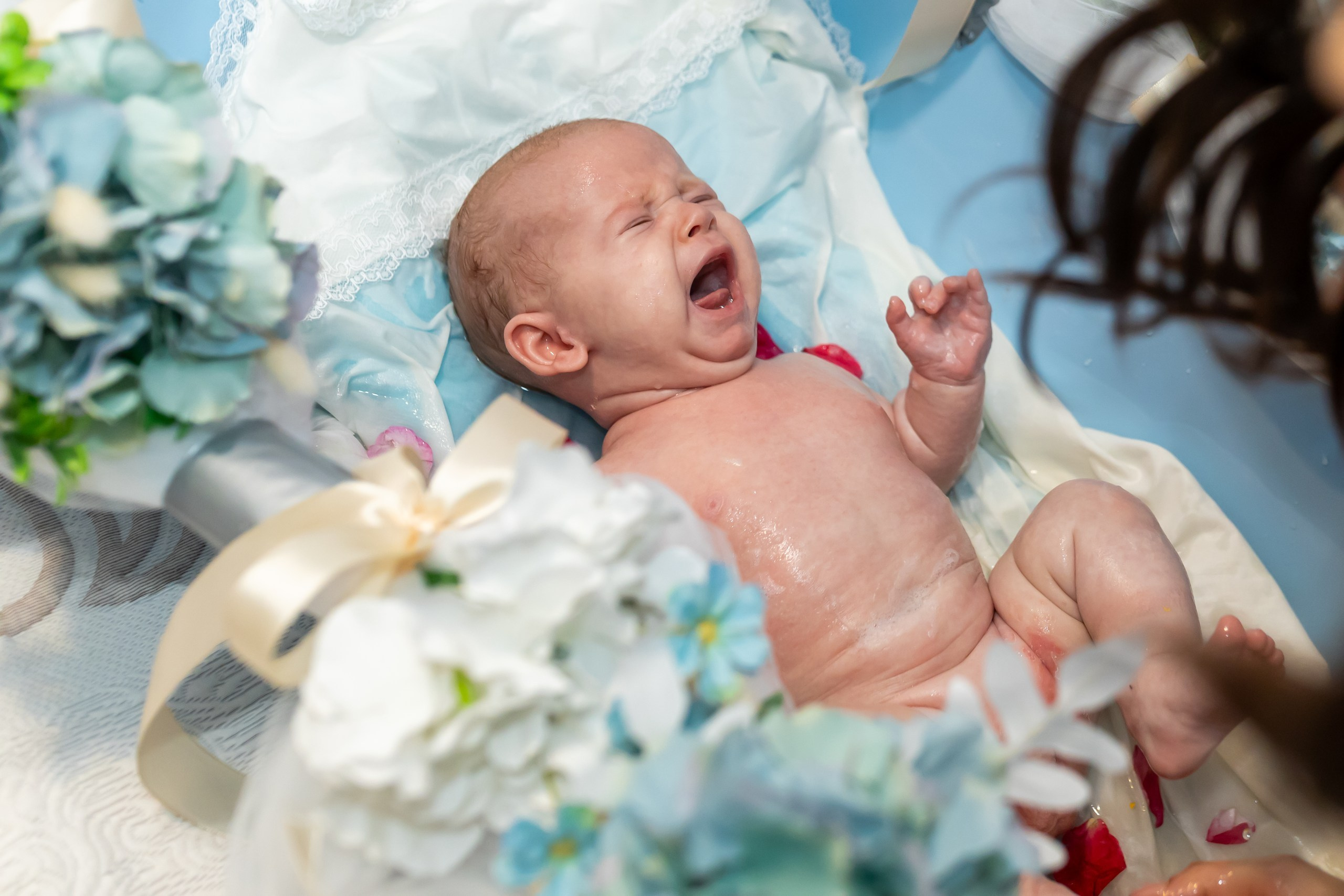 fotograf botez , fotografie botez Botoșani, fotograf Alin Chirilă, amintiri botez, fotografii botez, botez Miruna Parascheva, fotograf copii, fotografie botez în Botoșani-alt="botez , fotografie botez Alin Chirilă, amintiri botez, fotografii emoționante botez Botoșani"-- fotografii-botez-bebelus- amintiri-botez-micuț- moment-sfânt-crestinare- fotografie-emotionanta-botez- detalii-botez-bebelusi- parinti-fericiti-la-botez- fotograf-botez-profesionist- botez-in-biserica-ortodoxa- micuț-botezat-cu-emoție- zâmbete-și-lacrimi-la-botez- bebeluș-la-cristelniță- decor-botez-colorat- botez-cu-dragoste-și-credință- emotie-pura-la-botez- fotograf-botez-botosani- botez-iasi-suceava-fotograf- amintiri-nepretuite-botez-- Preotul ținându-l pe micuțul Mathias Gabriel la botez, în biserica Înălțarea Domnului, Copălău - Detalii de la botezul lui Mathias – lumânare, trusou și icoană - Familia lui Mathias Gabriel alături de micuț, în ziua botezului - Portret emoționant cu mama și bebelușul în brațe, în biserică,fotograf profesionist evenimente Botoșani, Iași, Suceava, Fălticeni, Bacău, Pașcani, Roman - AlinoFotoStudio by Alin Chirilă - servicii foto nuntă, botez, cununie, ședințe foto creative, albume personalizate, fotografii emoționante și calitative pentru cele mai importante momente din viață,fotograf nuntă Botoșani Alin Chirilă, ședință foto botez Iași - AlinoFotoStudio, servicii fotograf profesionist evenimente Suceava, fotograf cununie civilă Fălticeni - Alin Chirilă, album foto nuntă personalizat Bacău.“Bebeluș botezat în biserică, ținut în brațe de nași” • “Detaliu cu lumânarea de botez decorată cu flori albe” • “Părinți emoționați alături de copilul lor la ceremonia de botez” • “Masa festivă de botez cu decor tematic și tort personalizat” • “Momentul în care preotul toarnă apă sfințită pe fruntea bebelușului” “Bebeluș în rochie albă de botez, zâmbind în brațele mamei” • “Detaliu cu cruciulița de botez așezată pe o pernă de satin” • “Părinți și nași aprinzând lumânările în timpul ceremoniei de botez” • “Tort de botez decorat cu figurine tematice și numele copilului” • “Copil botezat dormind liniștit în pătuțul decorat festiv” • “Momentul în care preotul binecuvântează copilul în fața altarului” • “Invitați adunându-se în jurul mesei festive la petrecerea de botez” • “Bebeluș ținând în mână o jucărie personalizată primită la botez” • “Familie fericită pozând împreună după ceremonia de botez” • “Decor tematic cu baloane și flori la locația petrecerii de botez” fotograf Botoșani fotograf evenimente fotograf botez Alin Chirila fotograf alinofotostudio.fotograf botez Amelis Maria, fotografie botez Botoșani, fotograf Alin Chirilă, amintiri botez, fotografii botez, botez Amelis Maria, fotograf copii, fotografie botez în Botoșani,