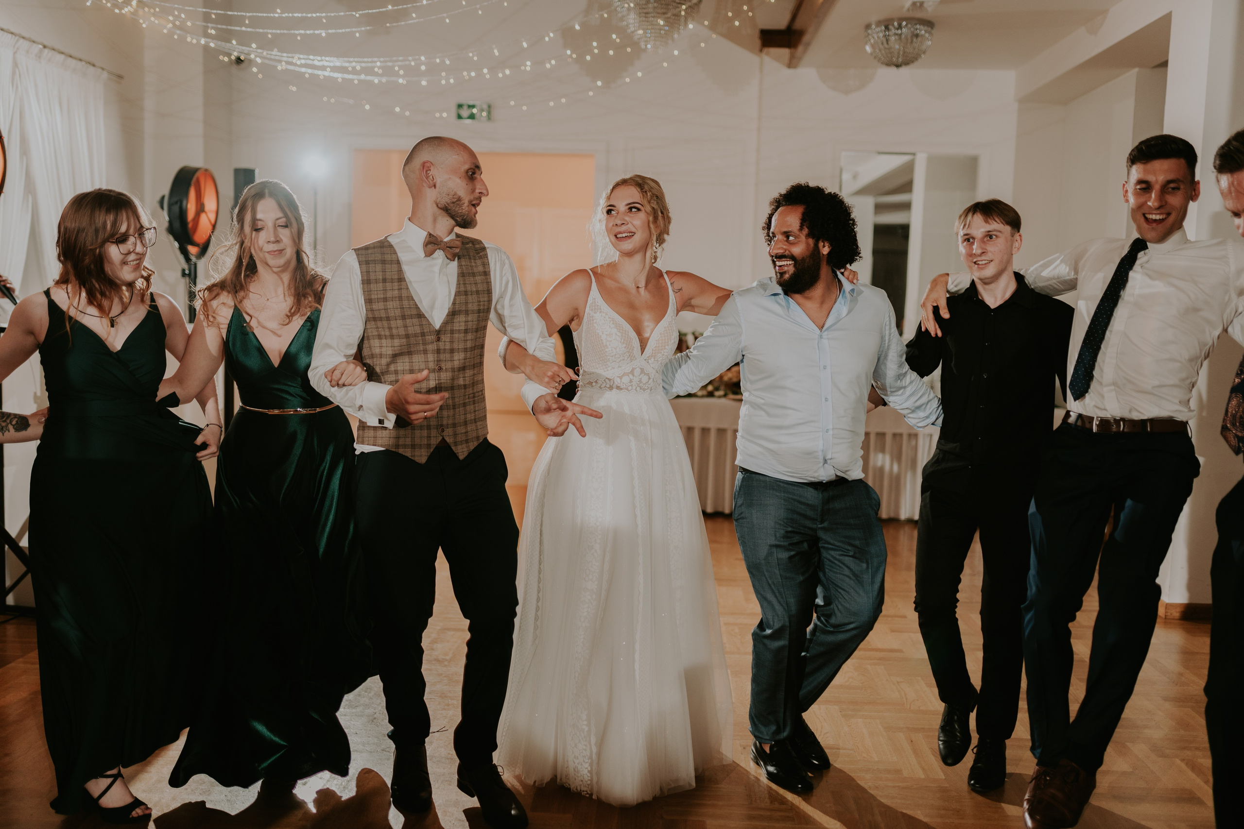 Dwór Wierzbno: plenerowy ślub pod wierzbą. Karkowskafoto - fotografia miłości