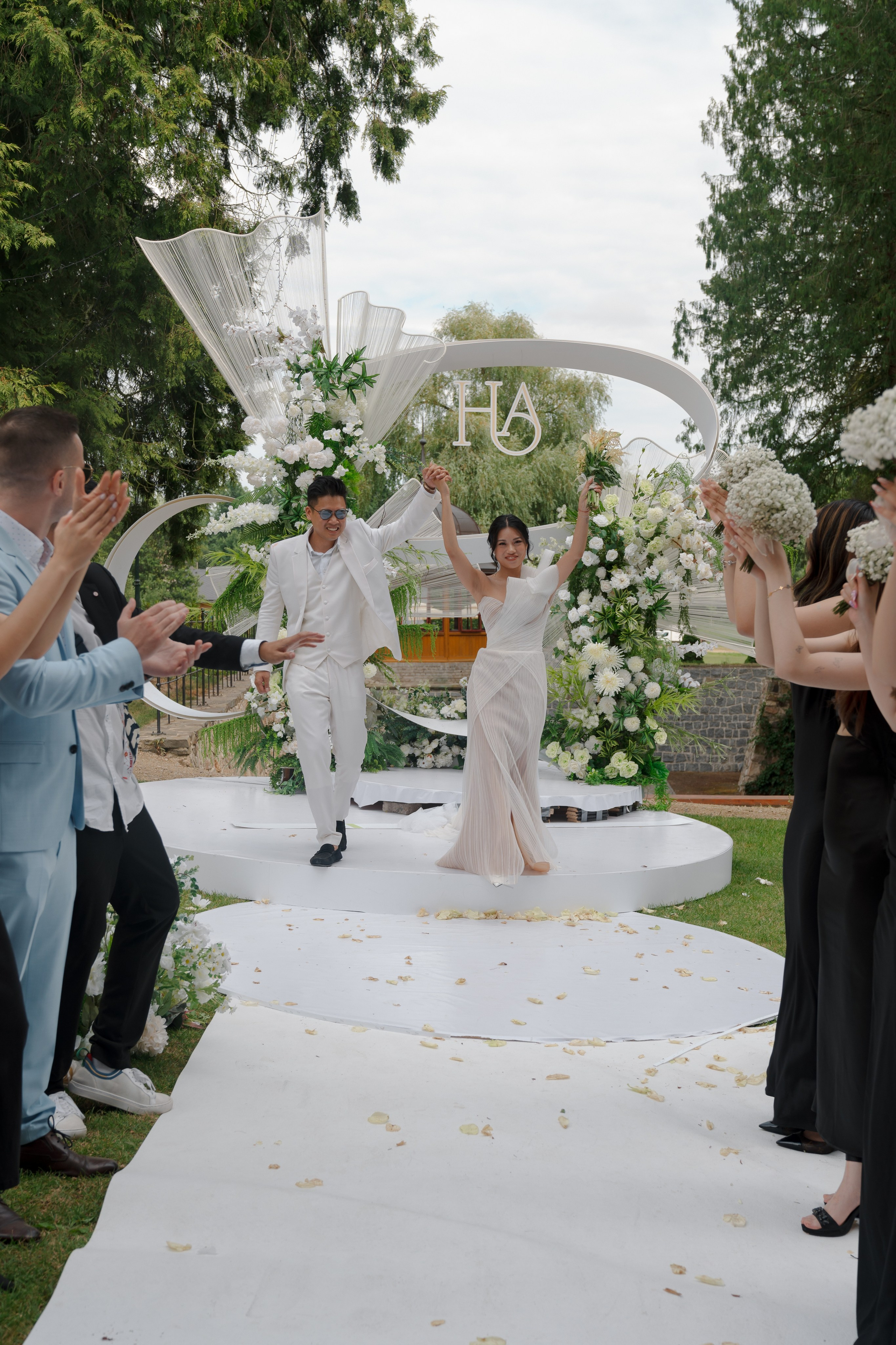 Grand Asian Wedding at a Castle | RAW Studio — Wedding Photography Europe. Raw Studio: Capturing Elegant weddings accross Europe