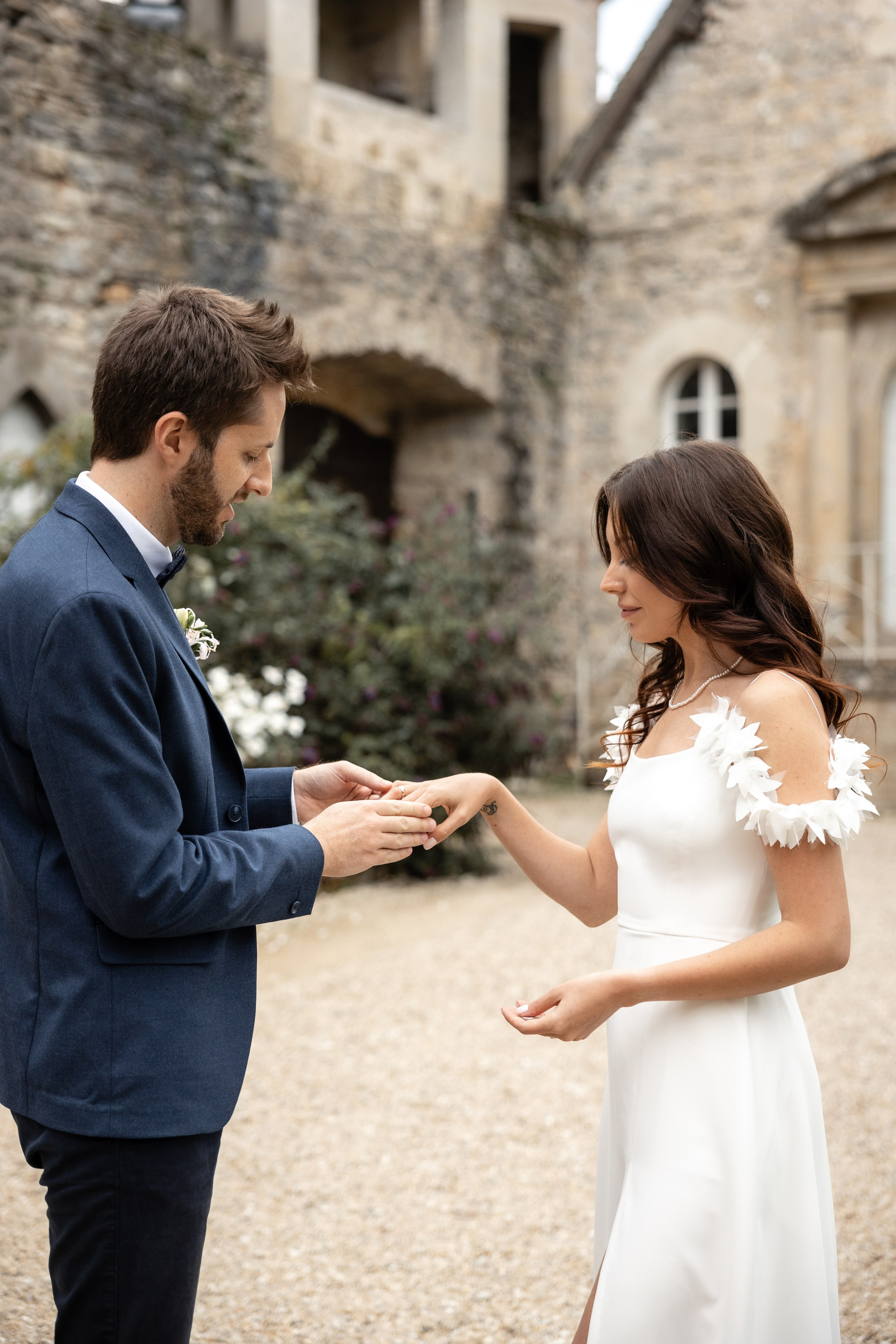 French Chateau Wedding. Elopement at Château de Cénevières. Eugénie Smirnova — your photographer in Toulouse and southwest France