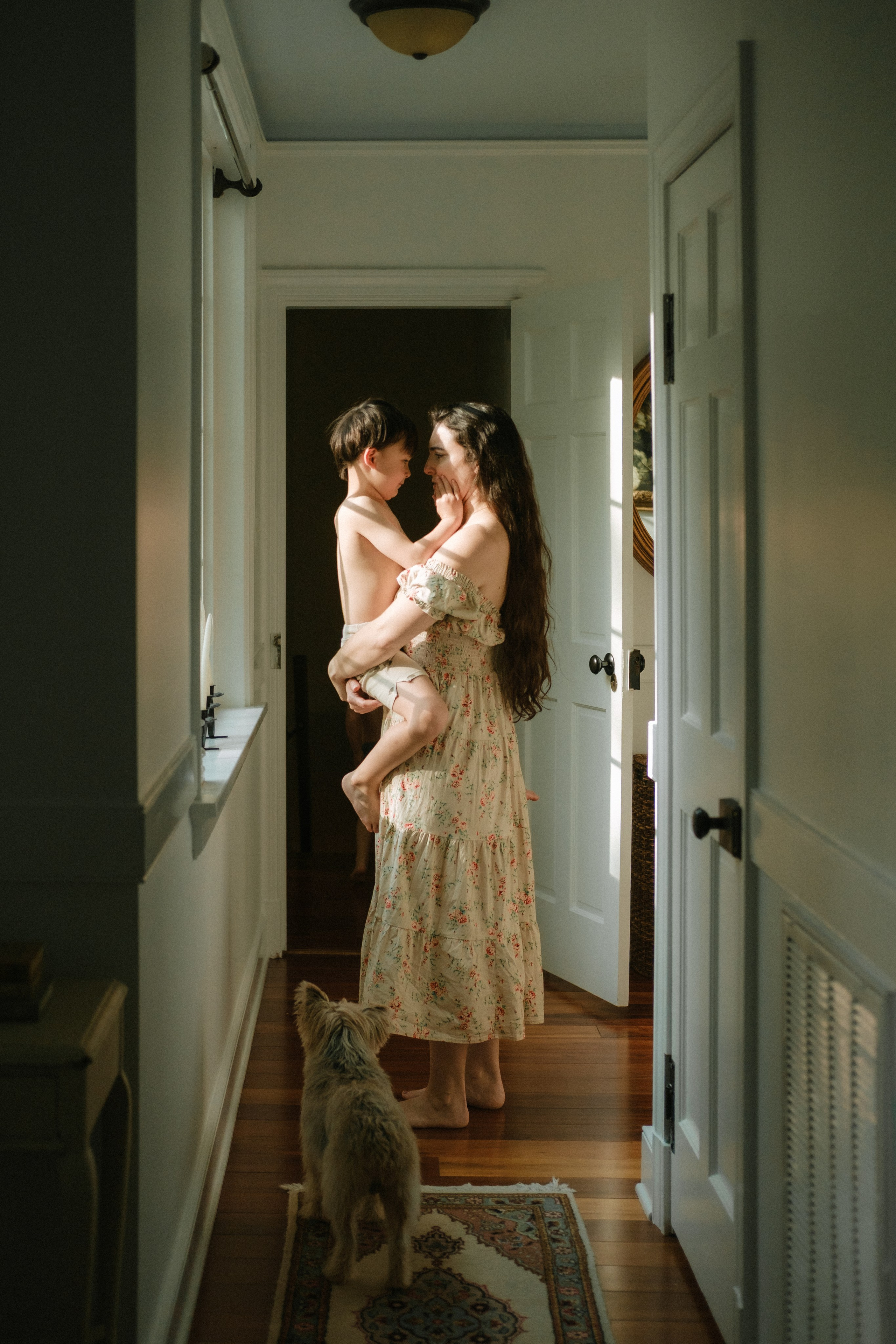 Cozy In-Home Family Photo Session in a Historic Richmond Victorian Home. Family Photographer Anna Dobrovolskaia | Richmond, VA