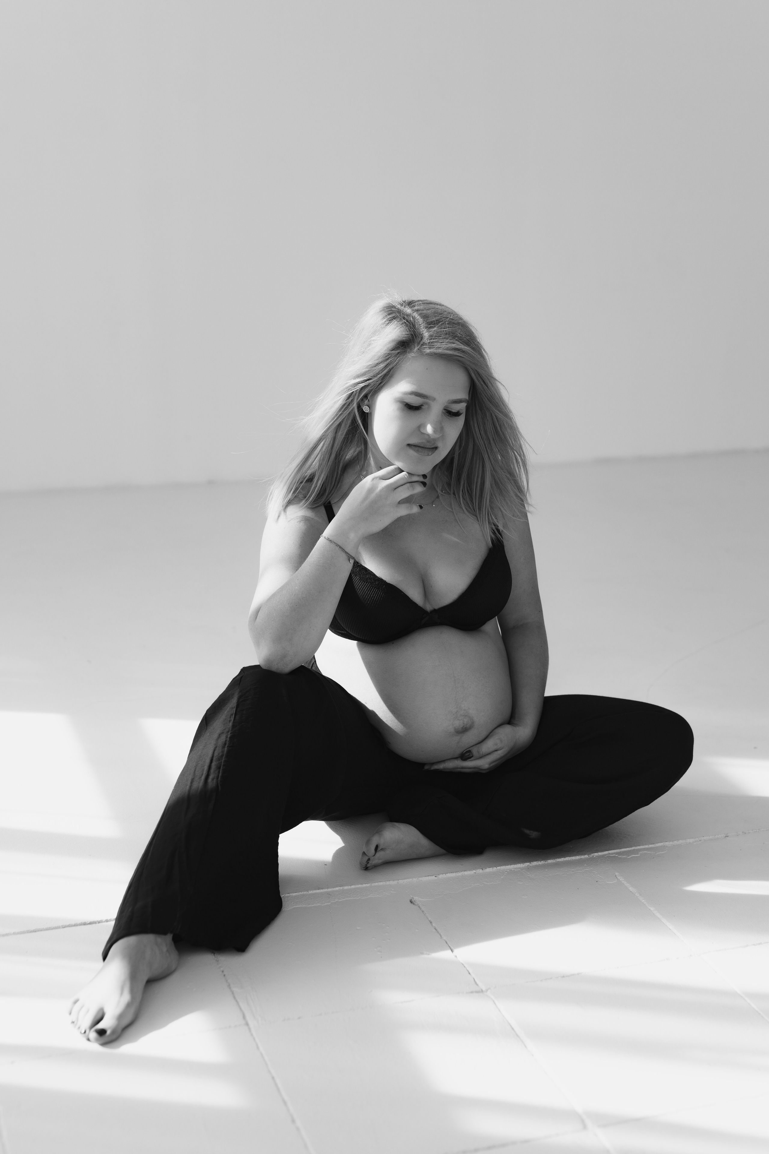 Naturalna, wyjątkowa, delikatna sesja ciążowa w Łodzi. Fotograf Łódź - sesja ciążowa, noworodkowa, dziecięca. Studio w Łodzi