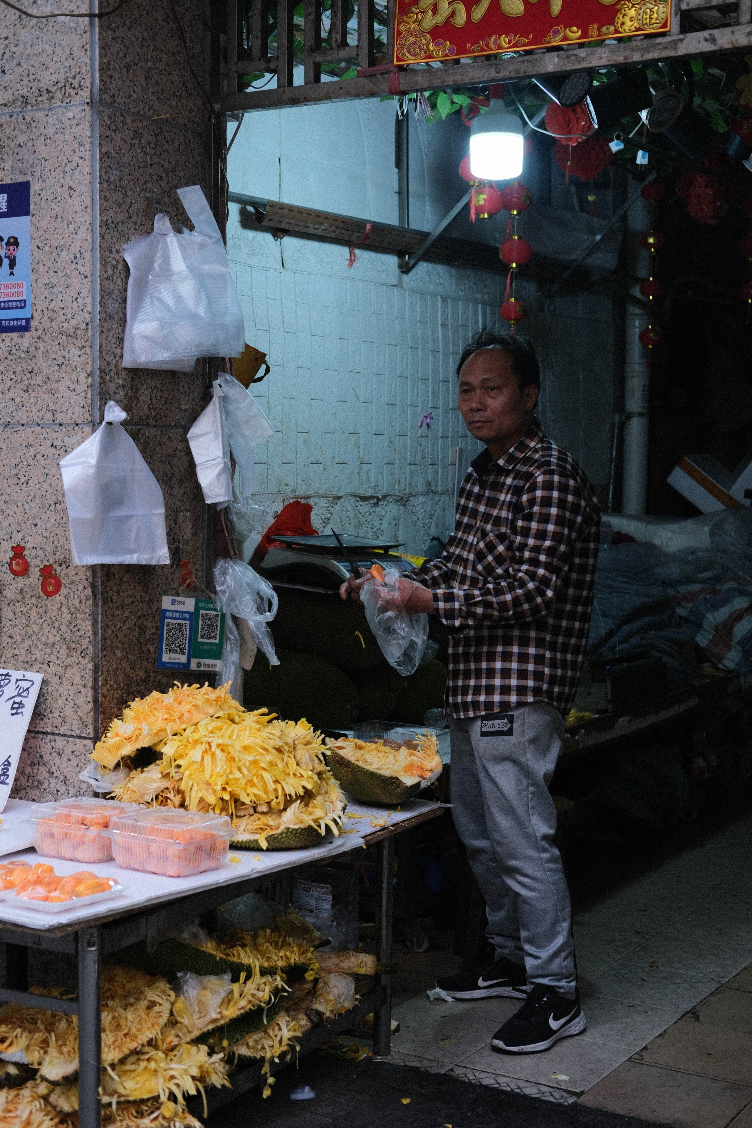 Guangzhou Street Market| Candid Street Photography by Yukophotography | 街头摄影师广州