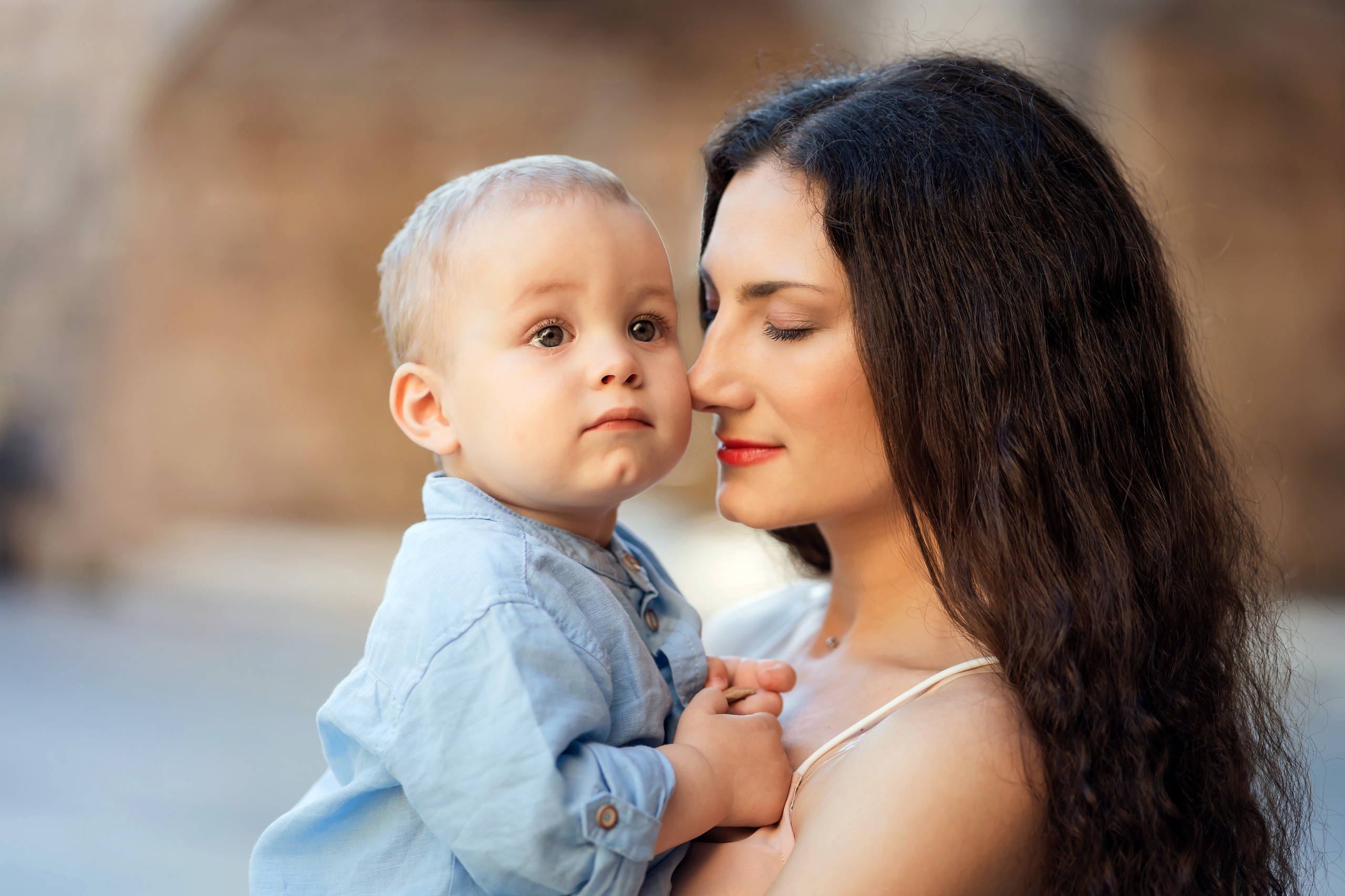 Mama und Sohn Fotoshooting in Palma de Mallorca. Deine Fotografin auf Mallorca für Familien und Business