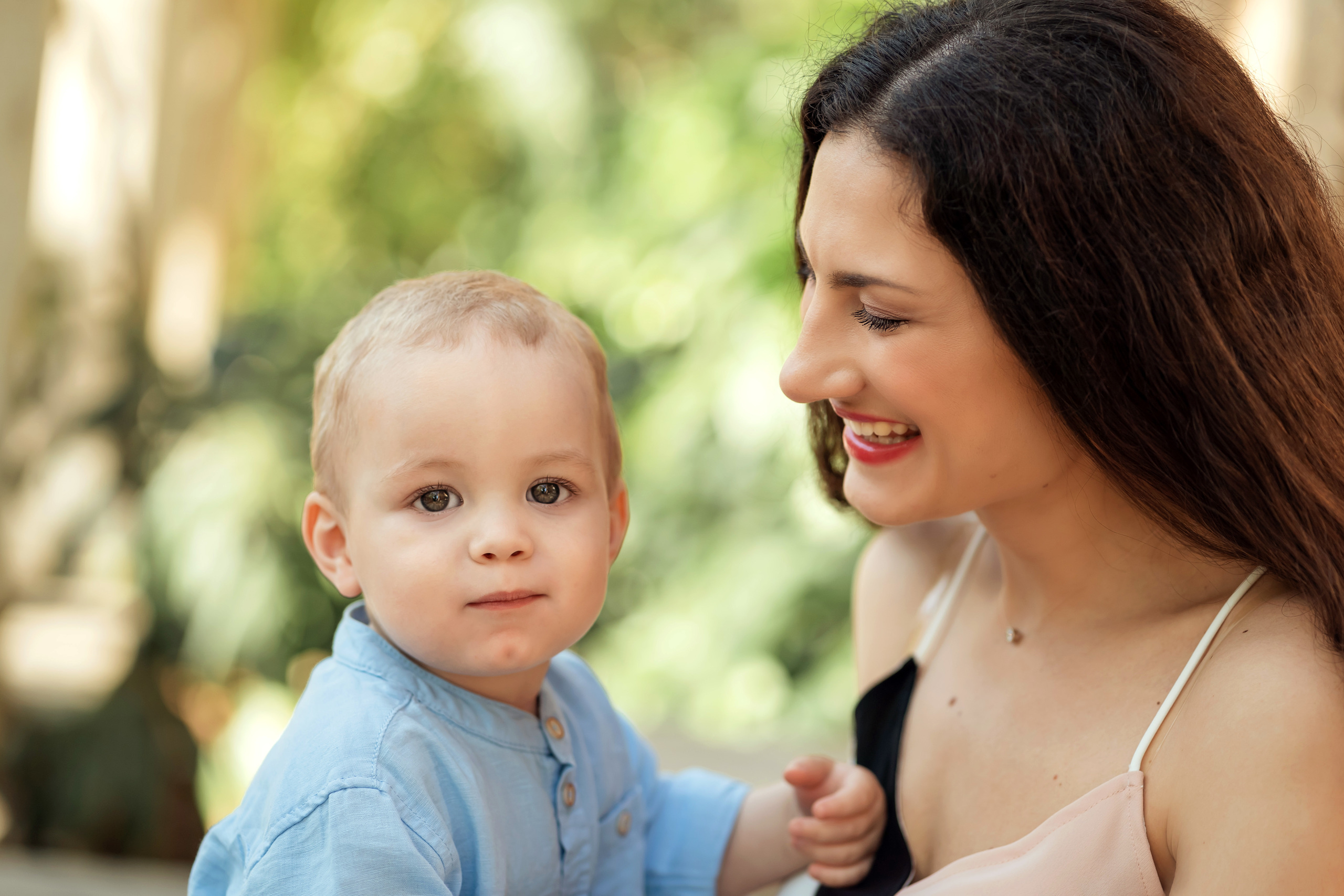 Mama und Sohn Fotoshooting in Palma de Mallorca. Deine Fotografin auf Mallorca für Familien und Business
