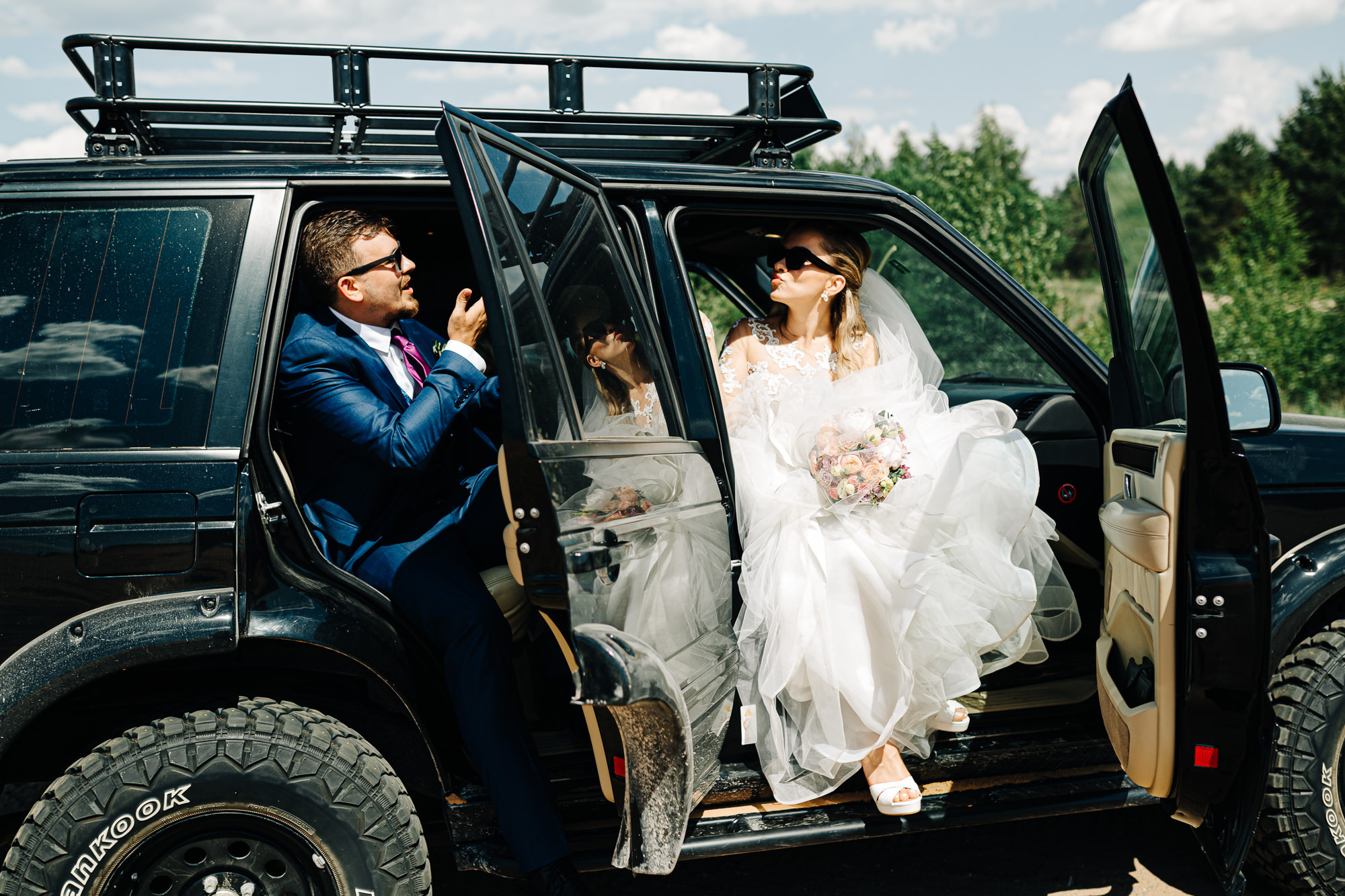 Dzīvā kāzu fotogrāfija - klasiska, huligāniska, dažāda