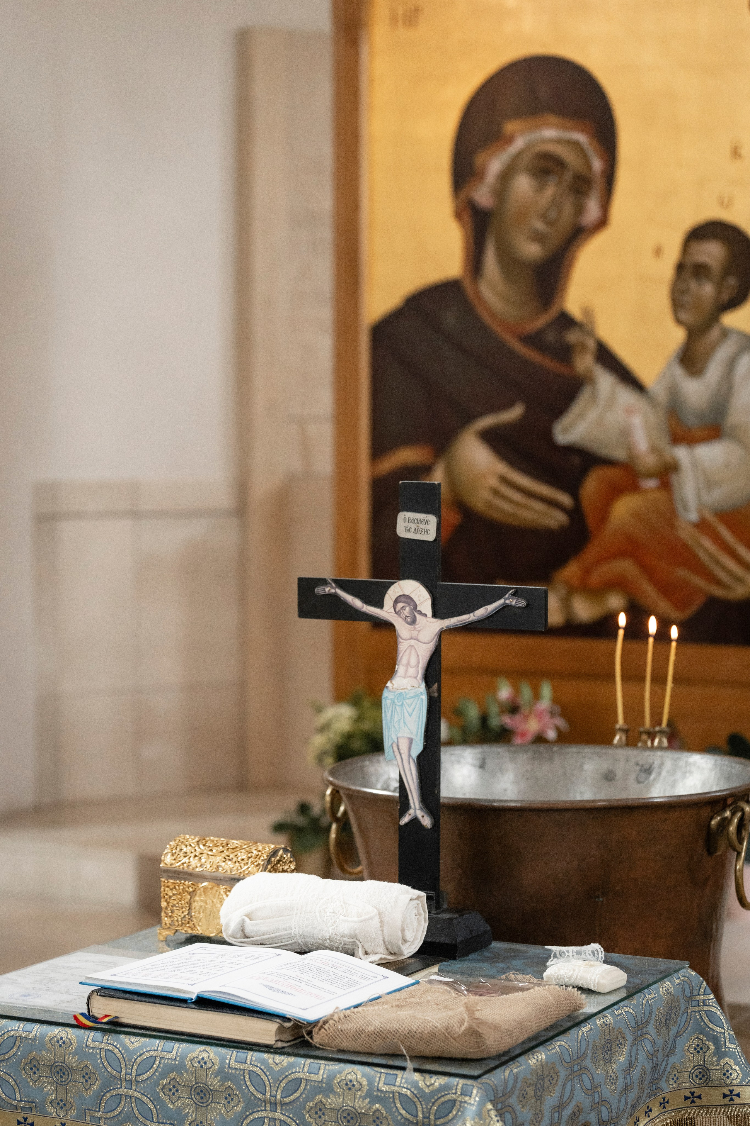 Noah’s christening in Tournefeille and Paroisse Orthodoxe Roumaine of Toulouse “La Protection de la Mère de Dieu”. Eugénie Smirnova — photographe à Toulouse et dans le sud-ouest de la France