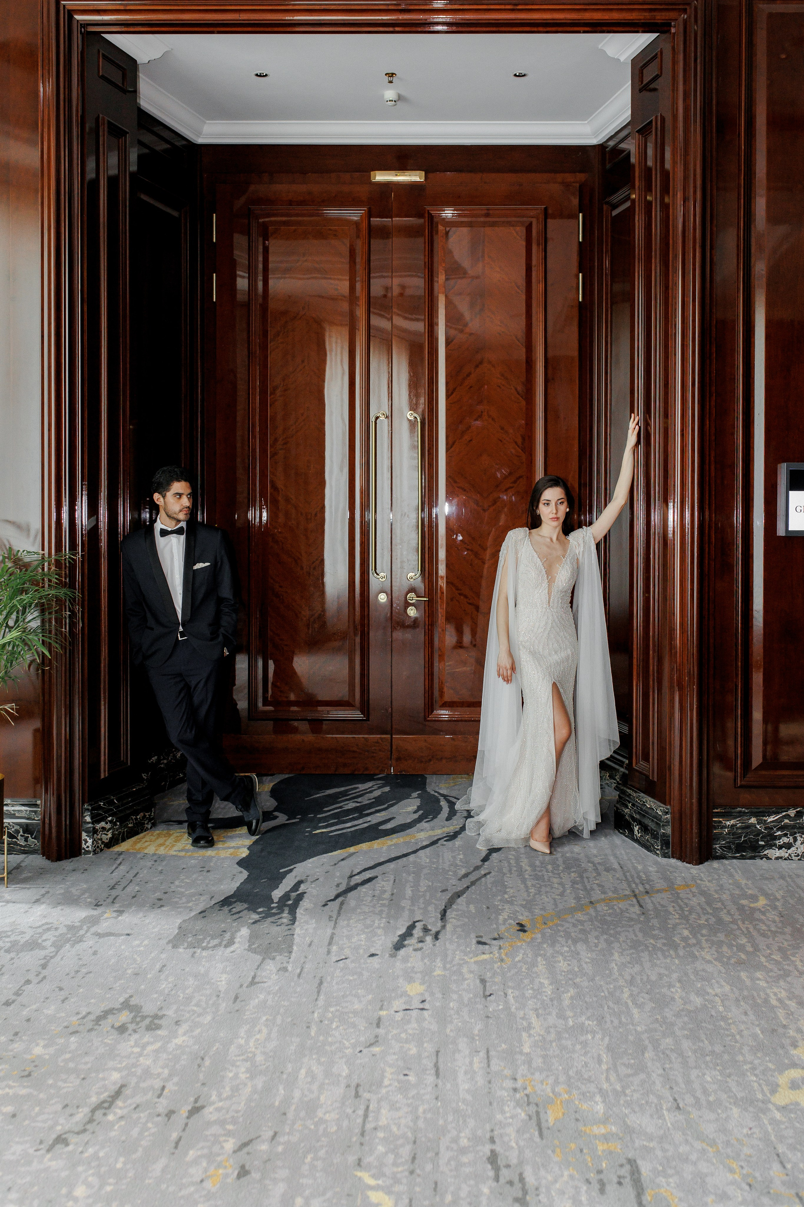 Getting Ready im Ritz Carlton Berlin: Ein zauberhafter Start in den Hochzeitstag. Hochzeitsfotografie in Berlin Nataliia Schütze