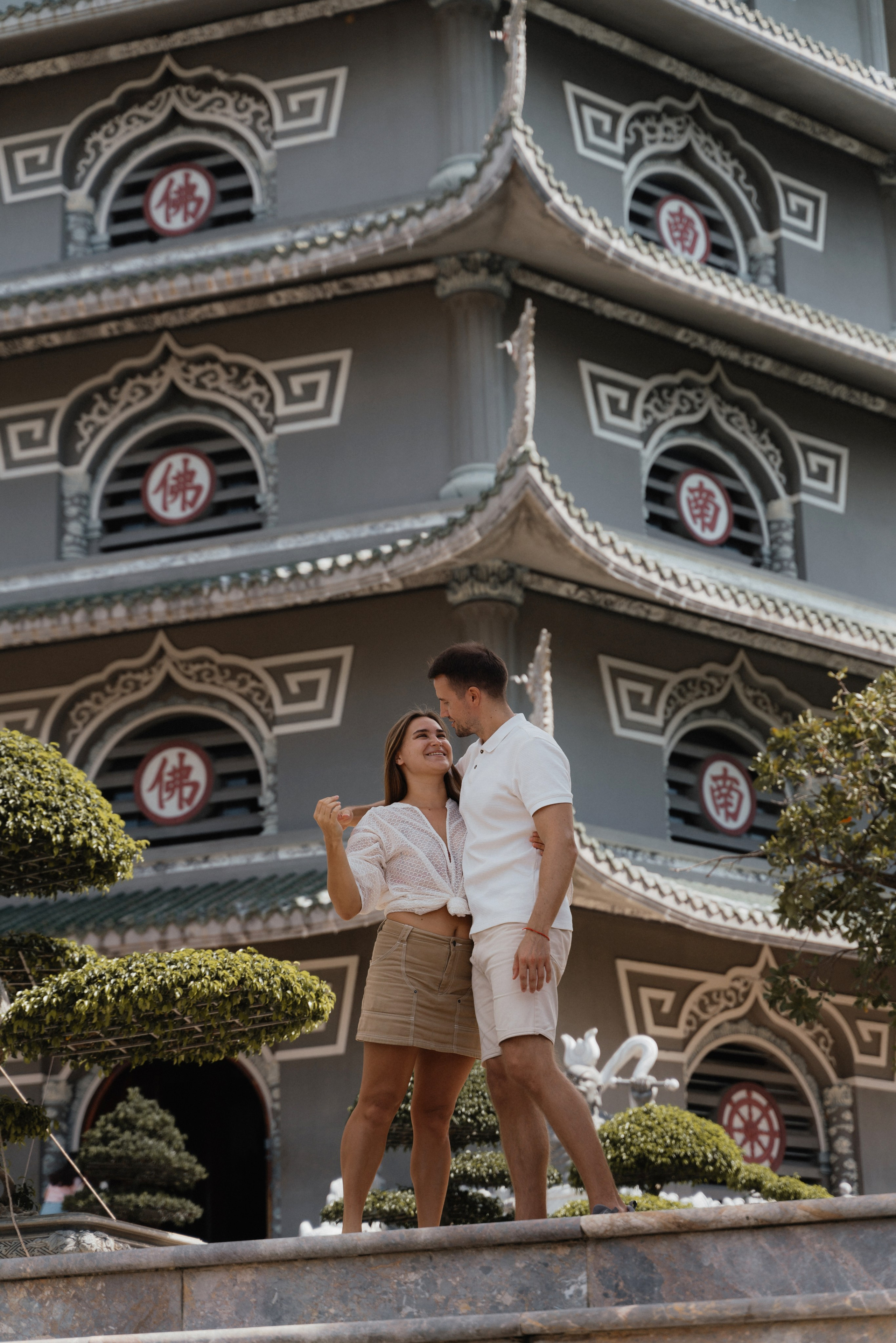Парная съемка у храма Леди Будды в Дананге. Фотограф в Дананге, Вьетнам. Эстетика и лайфстайл
