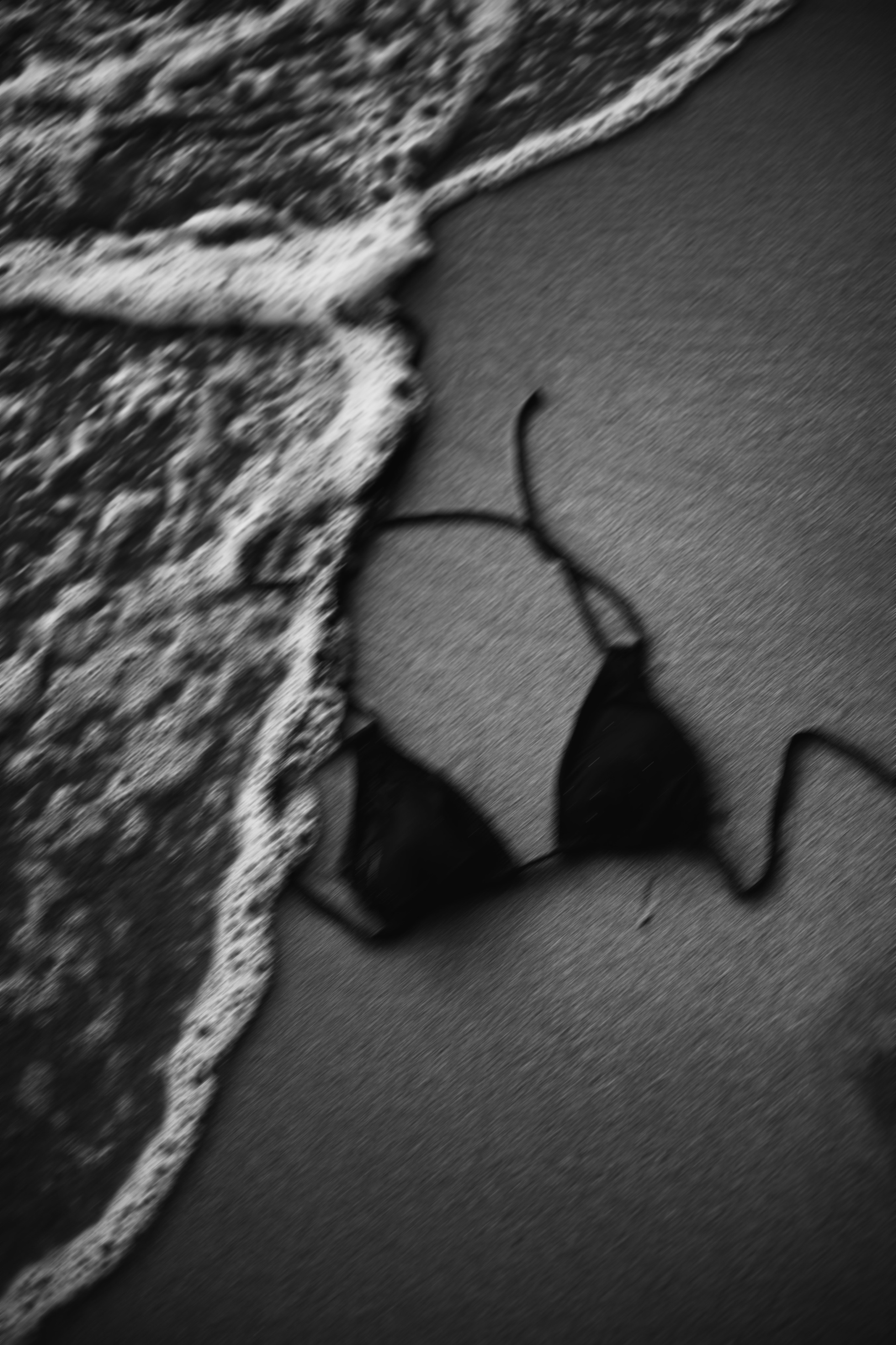 Photoshoot with a surfboard | BW