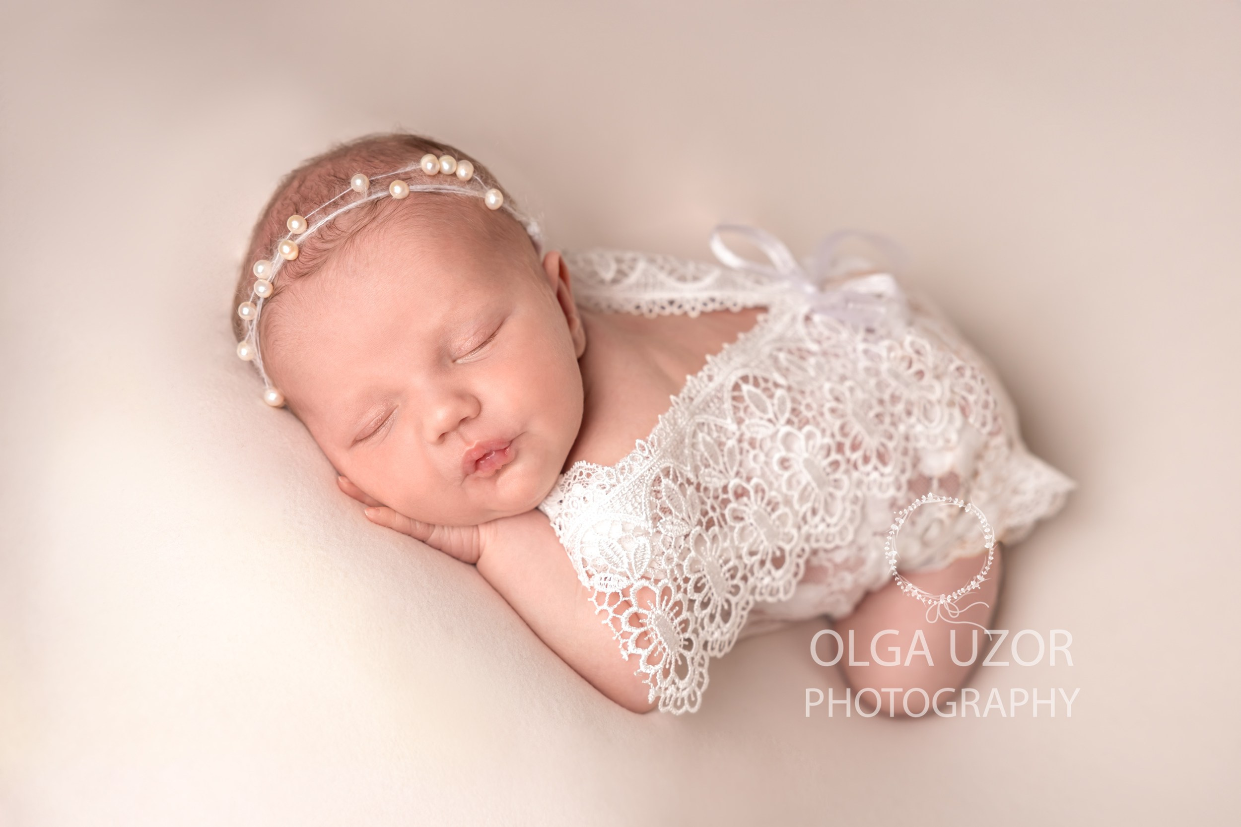 Newborn photo session Stevenage, Hertfordshire. Photographer. Stevenage, Hertfordshire family, maternity and newborn photographer