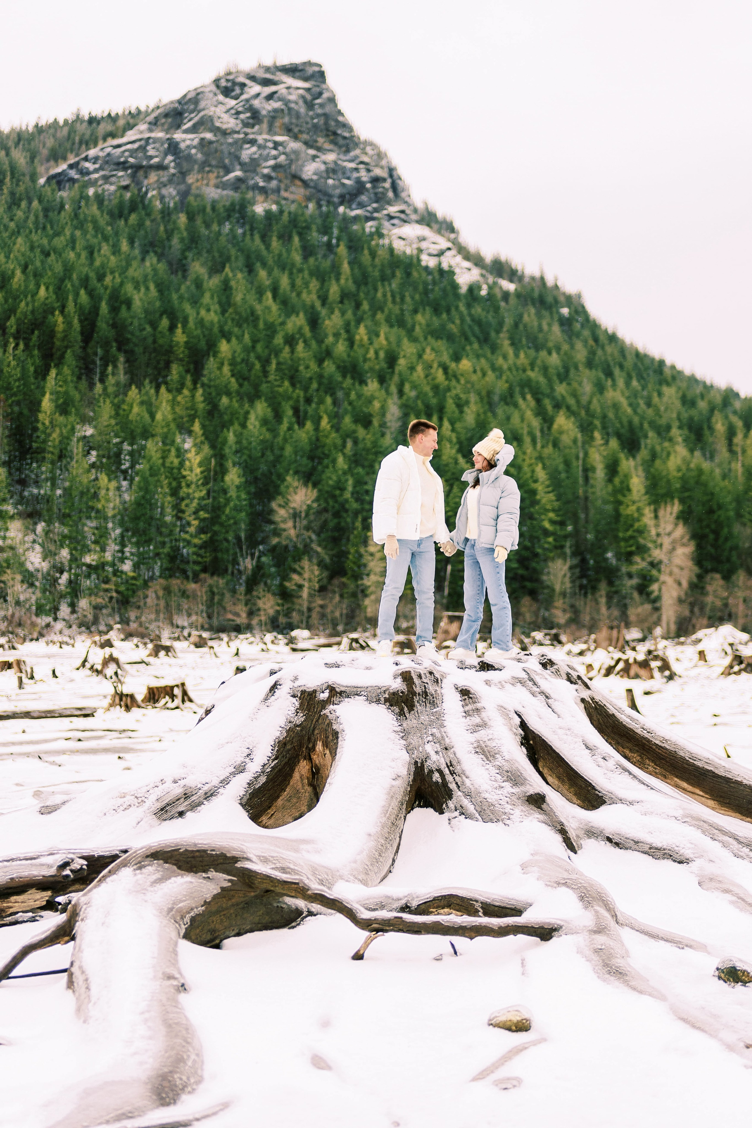 Irina & Bogdan / January 2024. Rattlesnake Lake, WA. EVAN ARISTOV WEDDING PHOTOGRAPHY — Seattle Wedding Photographer