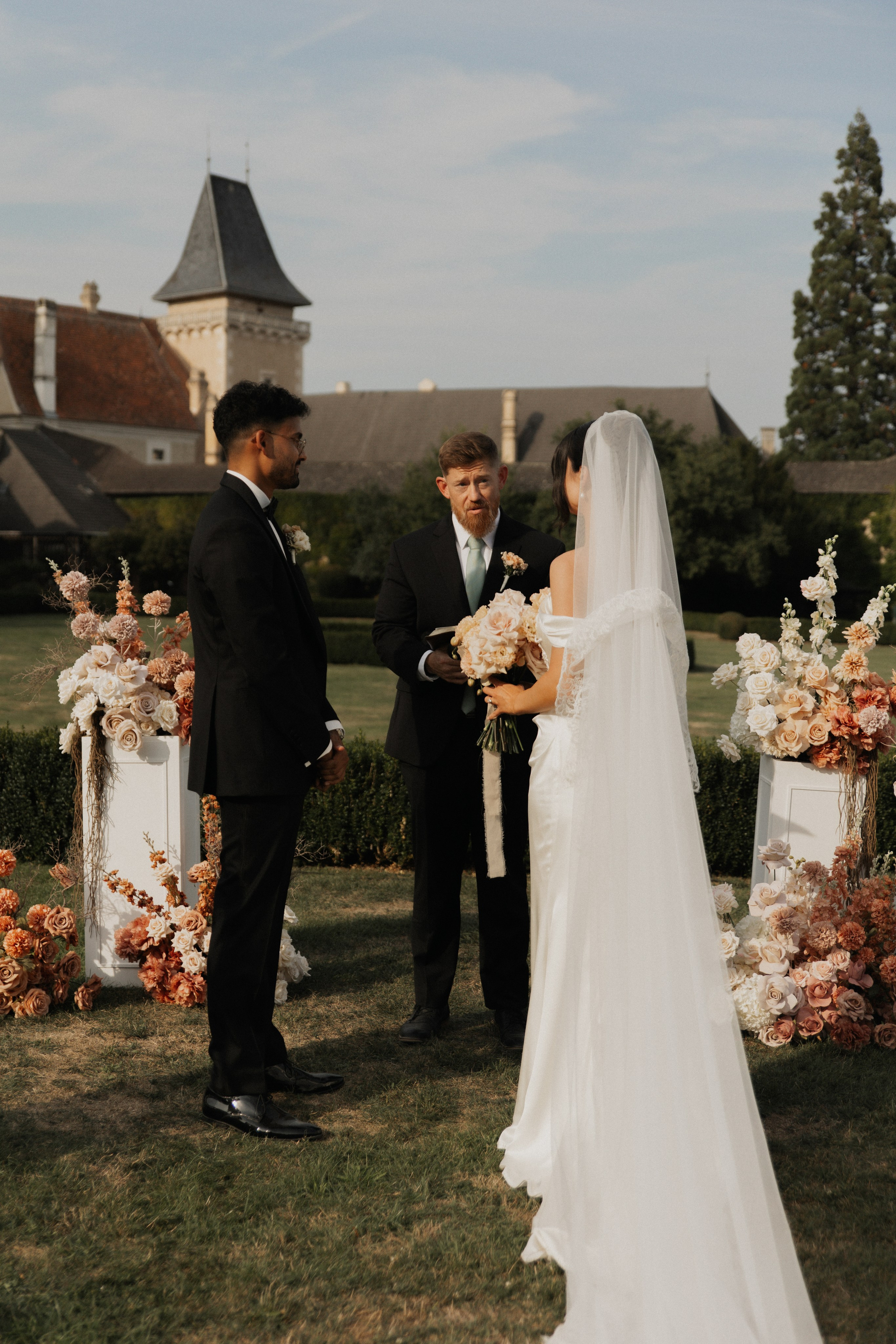 Elegant Castle Wedding in Austria | Alwin & Ruth’s Fairytale Celebration. Wedding photographer and videographer based in Timisoara, Romania