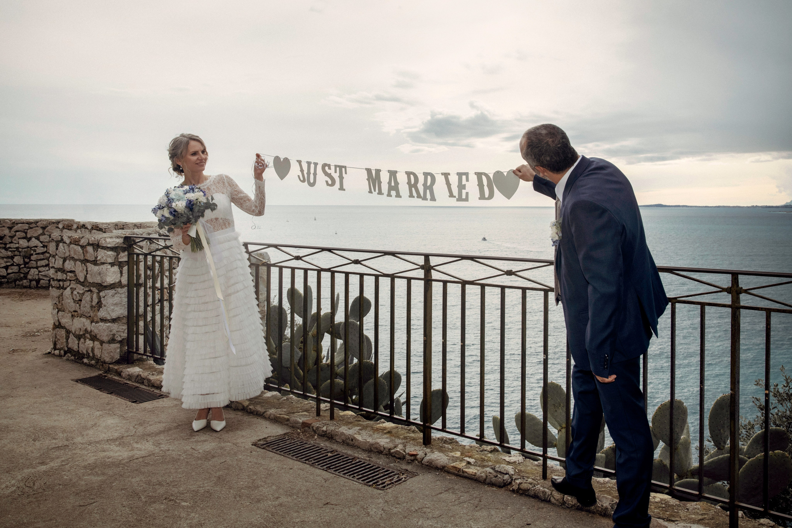 La séance photo de mariage sur la Côte d’Azur. Photographe sur Cote d’Azur. Portraits de familles, couples, enfants, événements