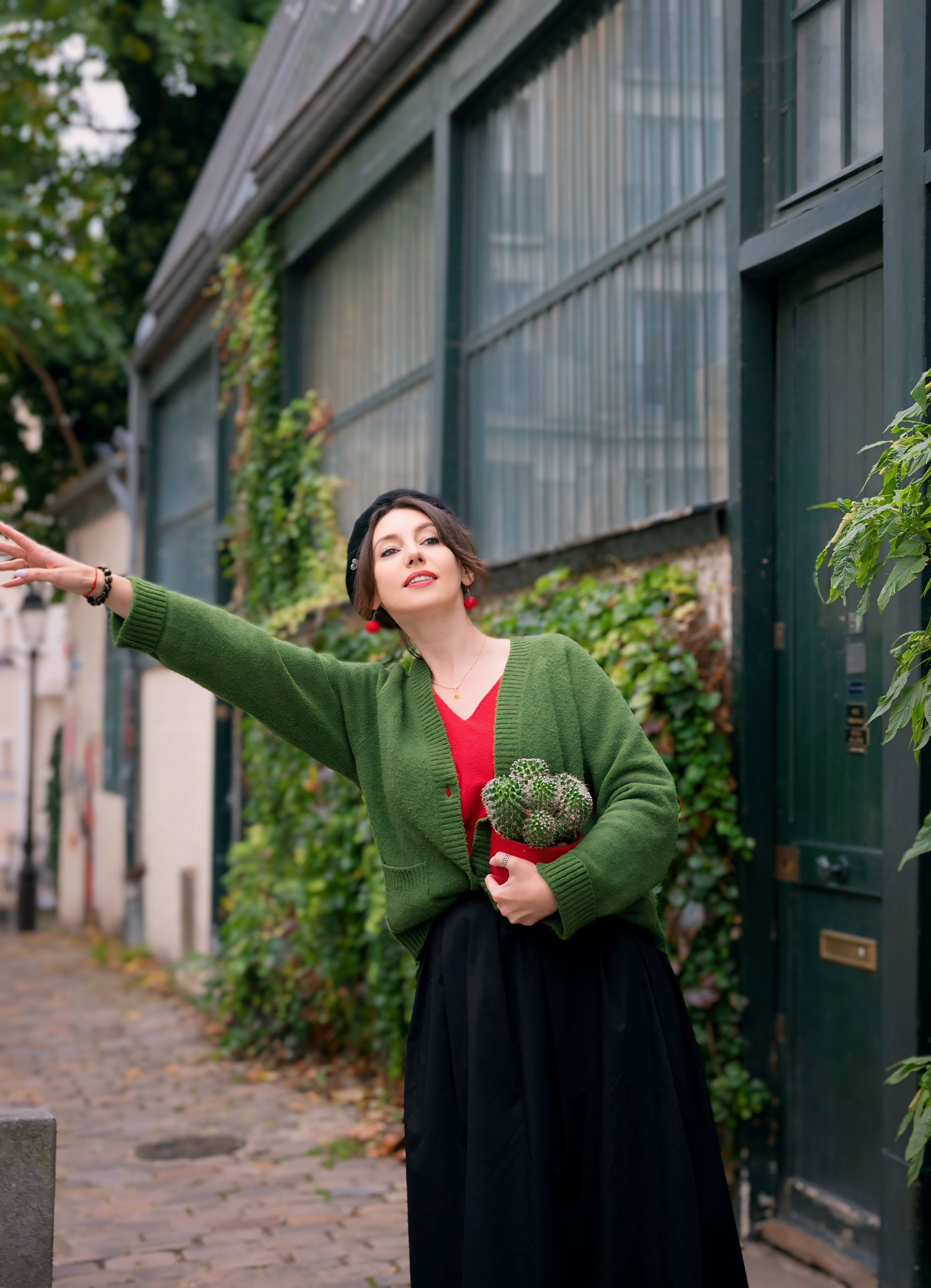 Street photoshoot in Paris. Alina Tagzieva- a photograper in Paris