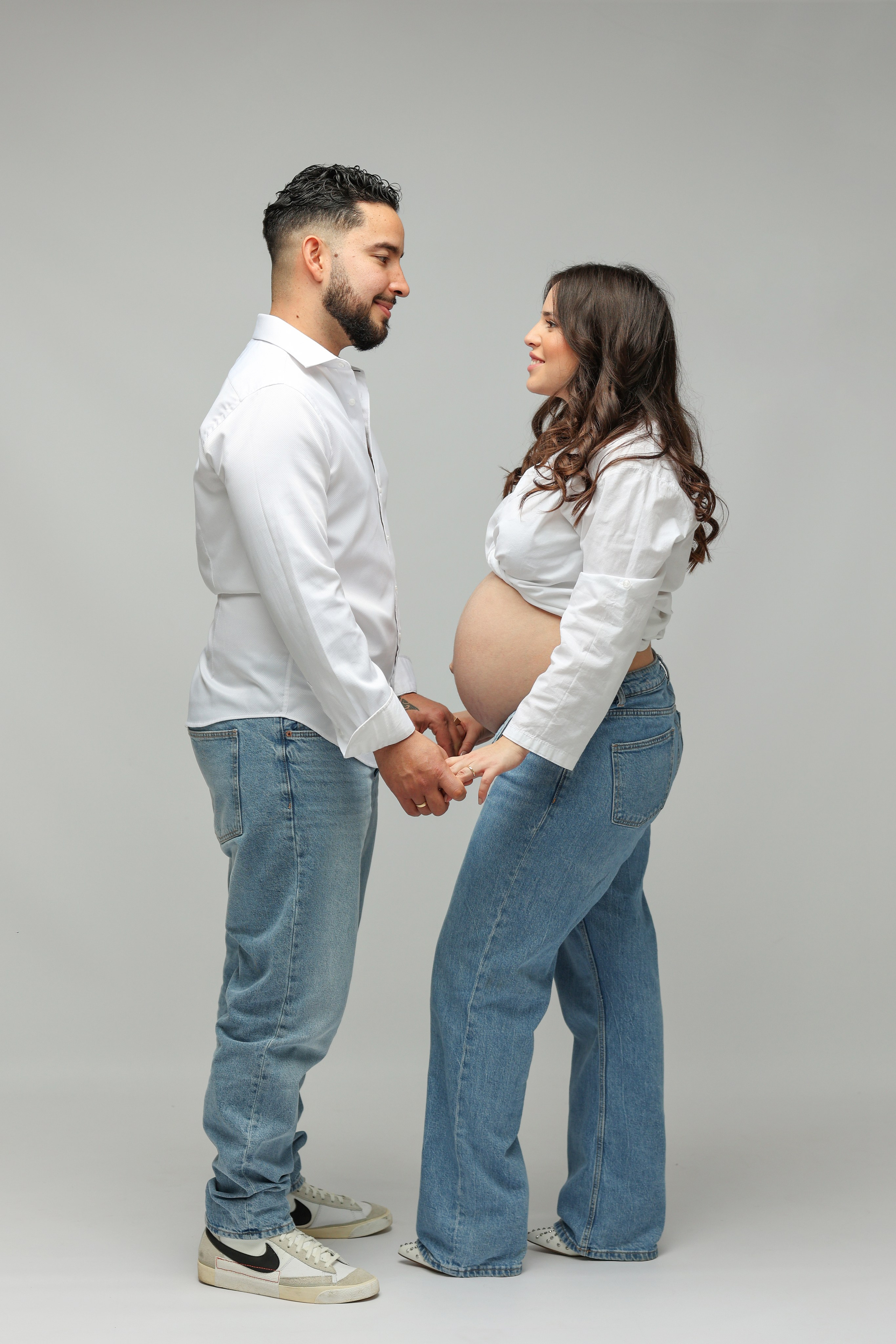 Nueva Sesión Embarazo En Estudio. Fotografía de Eventos, Embarazo y Familiar en Pirineos