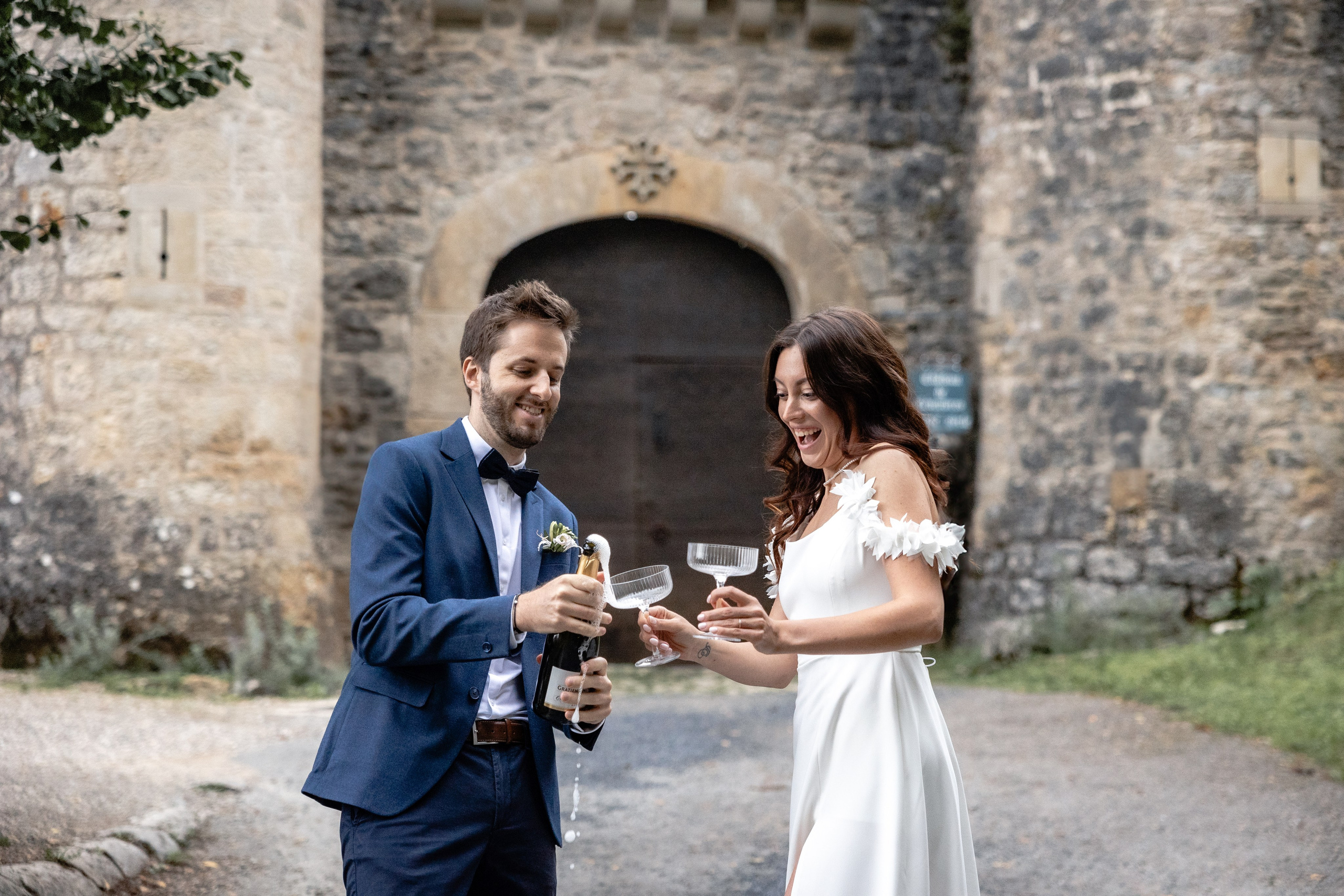 French Chateau Wedding. Elopement at Château de Cénevières. Eugénie Smirnova — your photographer in Toulouse and southwest France