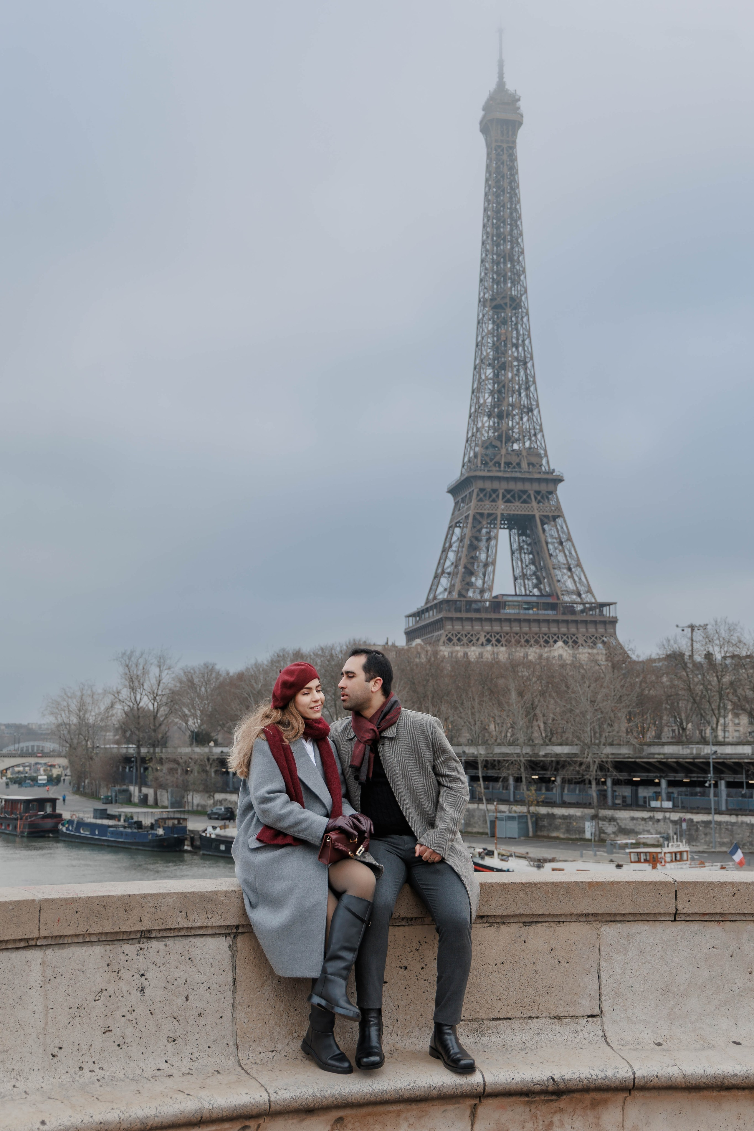 Bir-Hakeim Bridge in Paris — The Iconic Location for Luxury Proposal & Elopement Photography. Photographe à Paris