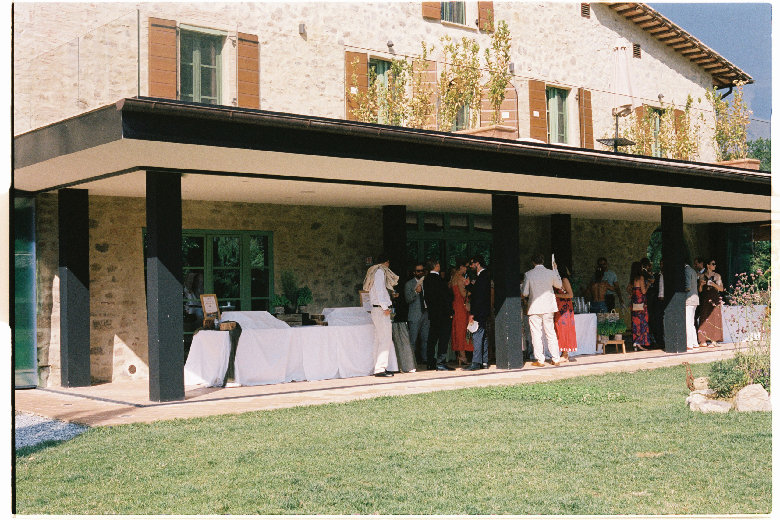 Sara Luca | Digital+Film wedding Photographer | Italy and Europe