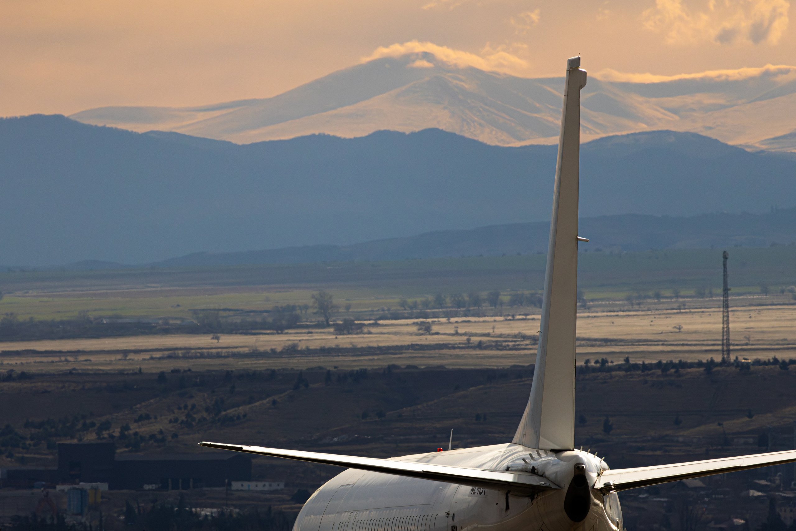 ფრთა ბუმბულისა და ფრთა რკინისა. FramefreeMan