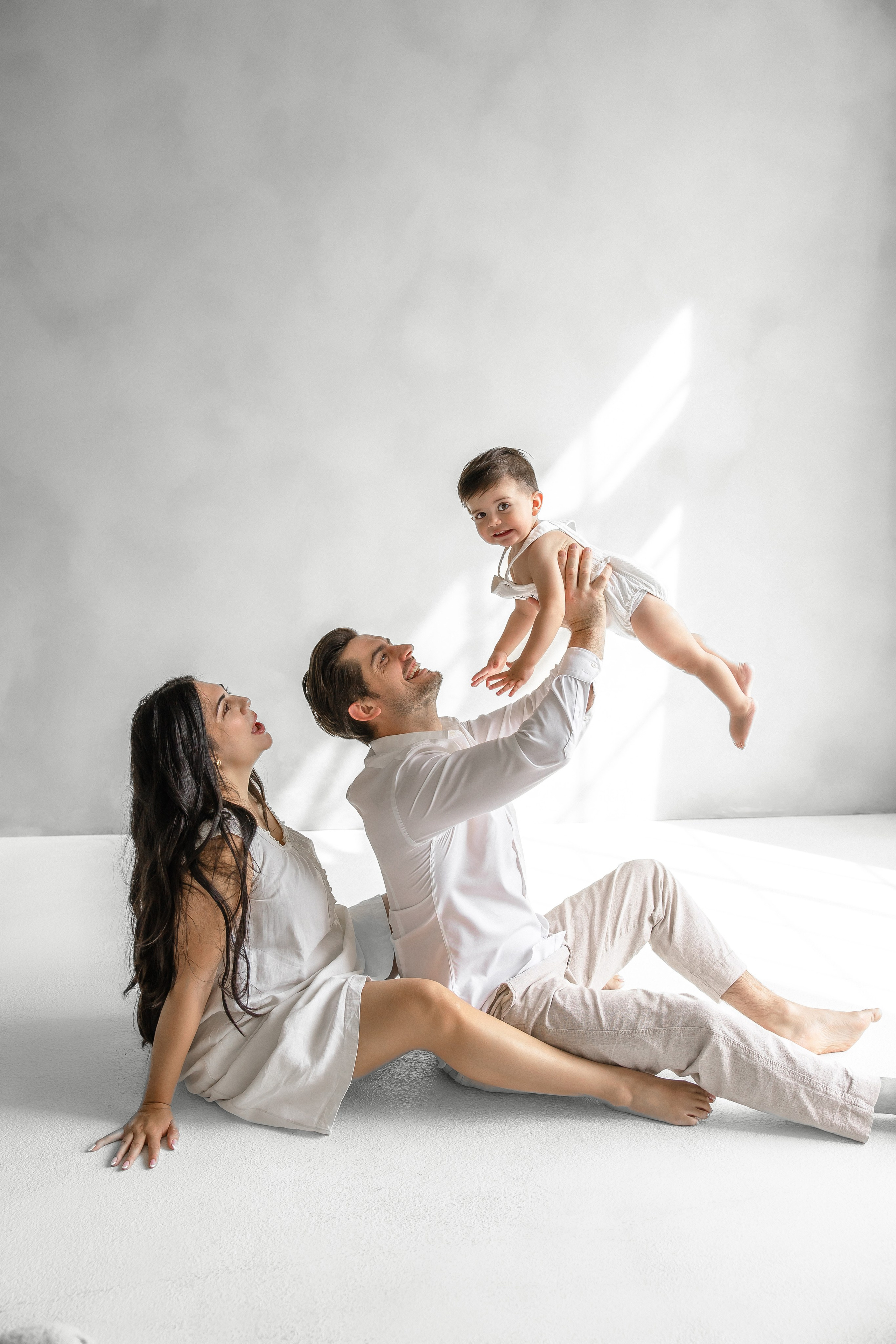 Baby Cake Smash Photographer in Toronto. Iana Banana | Toronto Maternity, Newborn & Family Photographer