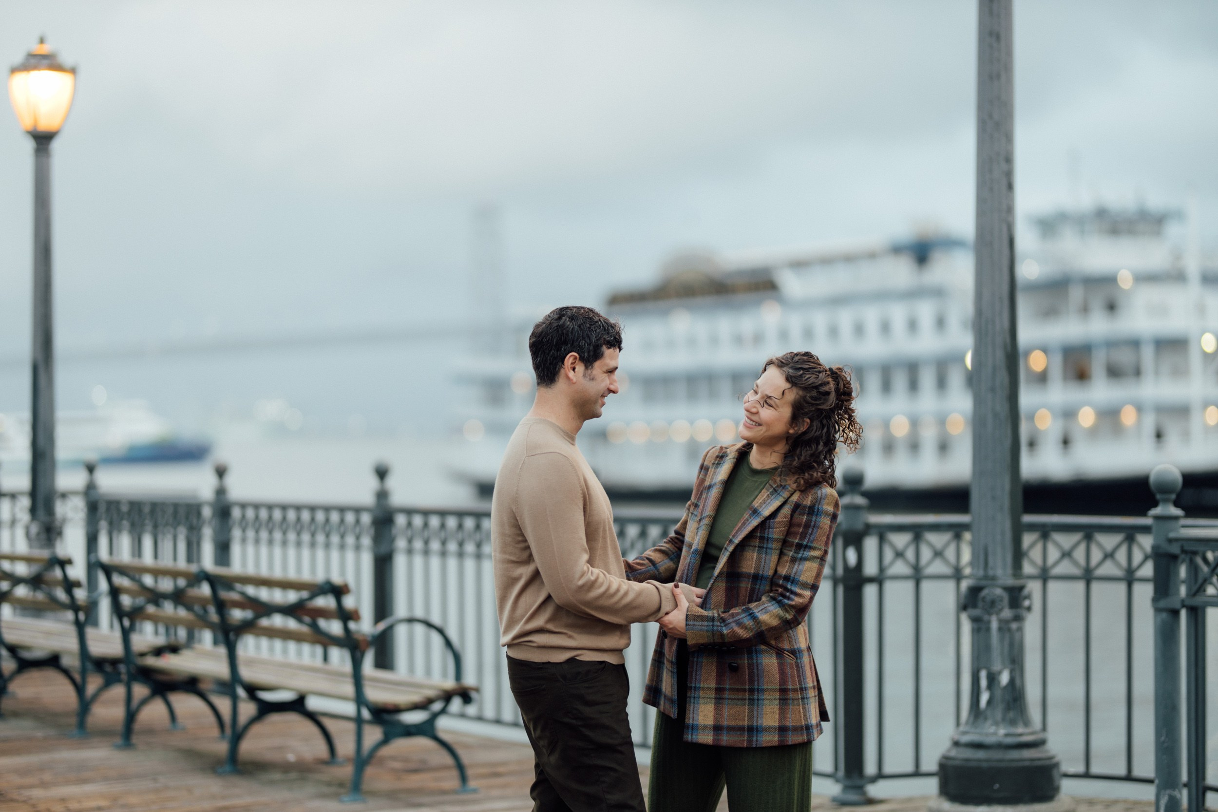 Pier 7 Maternity Photography San Francisco|Waterfront Pregnancy Photos. Maternity, newborn photographer in the Bay Area|Iryna Rakivnenko