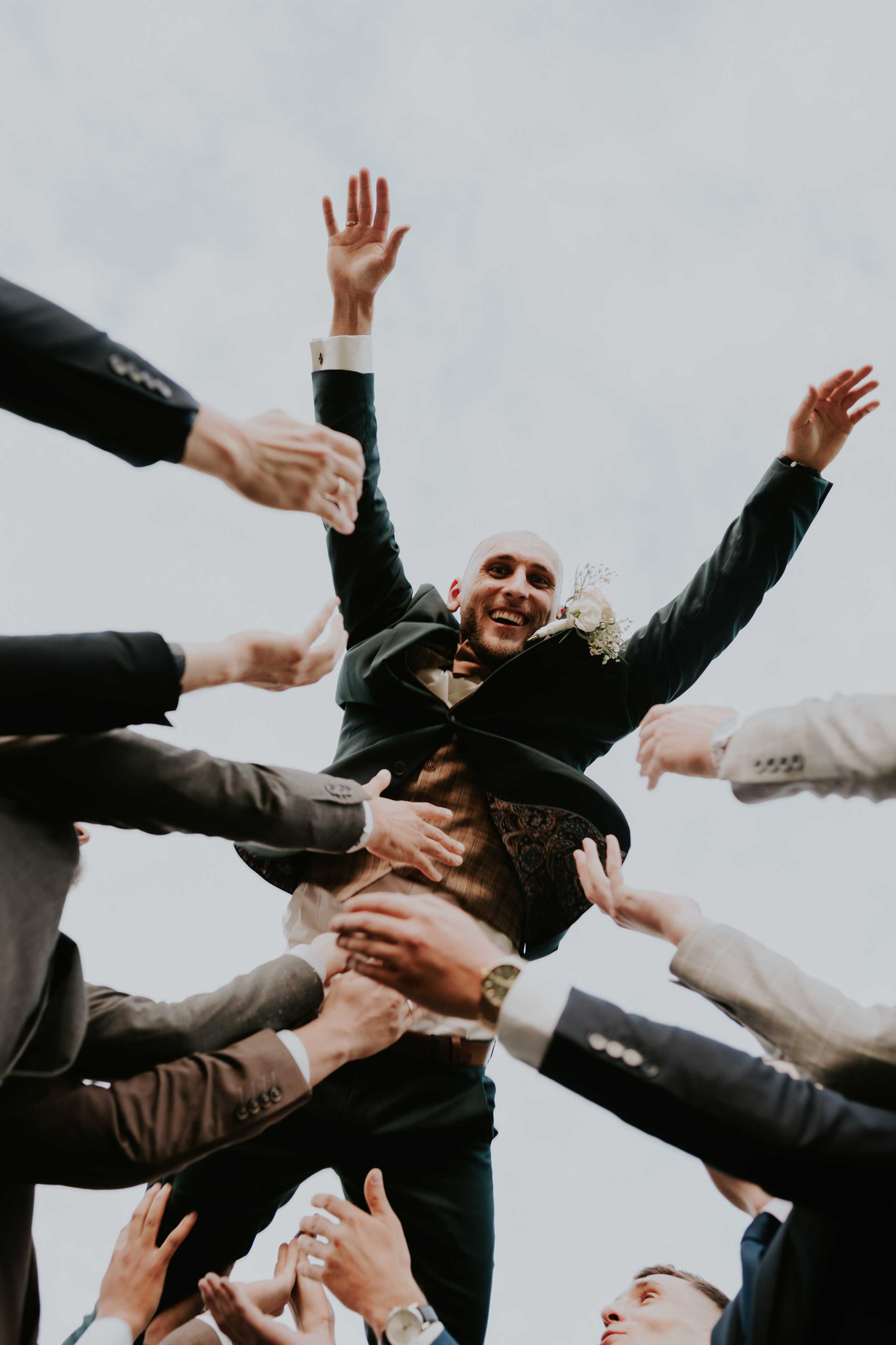 Dwór Wierzbno: plenerowy ślub pod wierzbą. Karkowskafoto - fotografia miłości