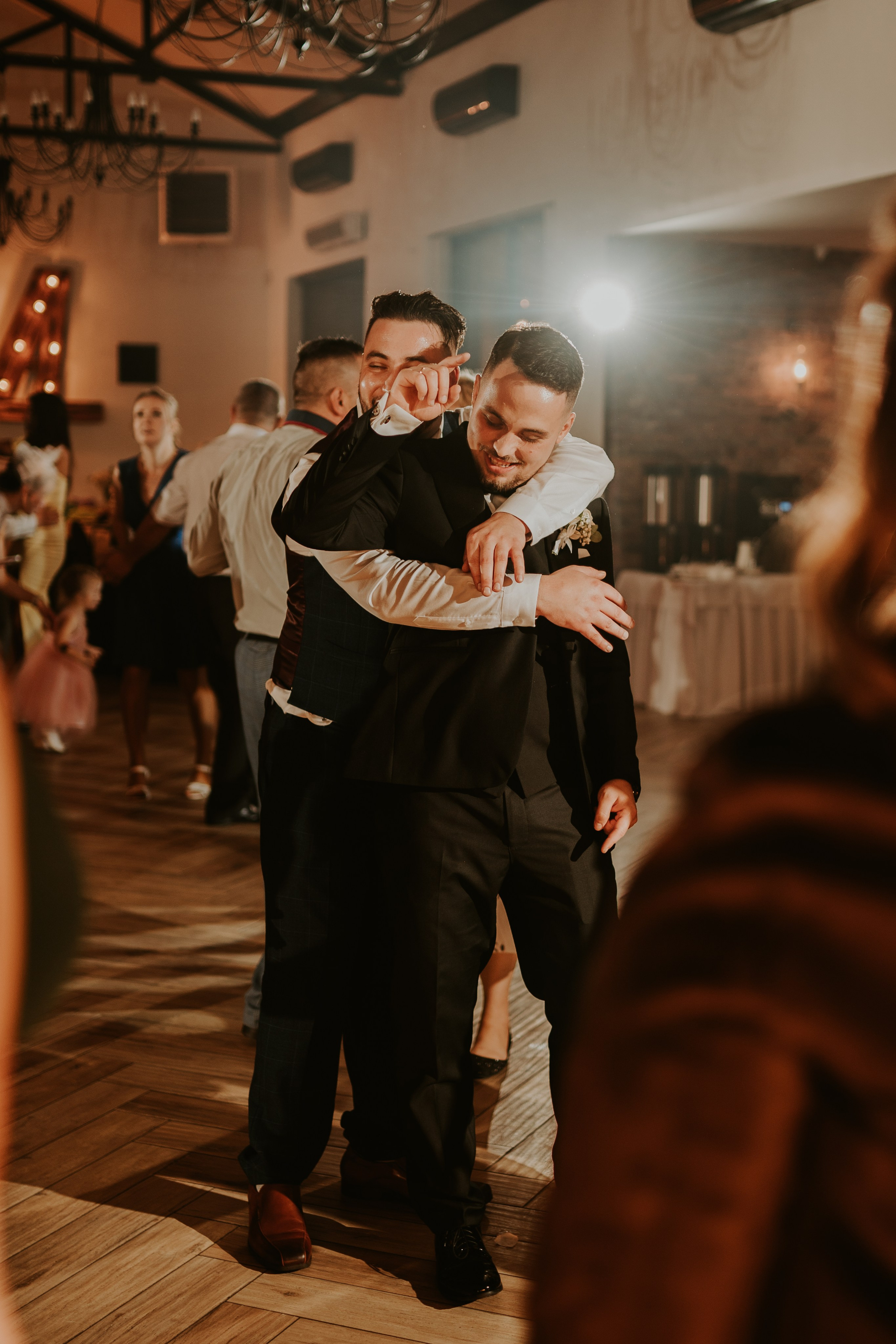 Trzy Drzewa: wspaniała uroczystość Wiktorii i Kamila. Karkowskafoto - fotografia miłości