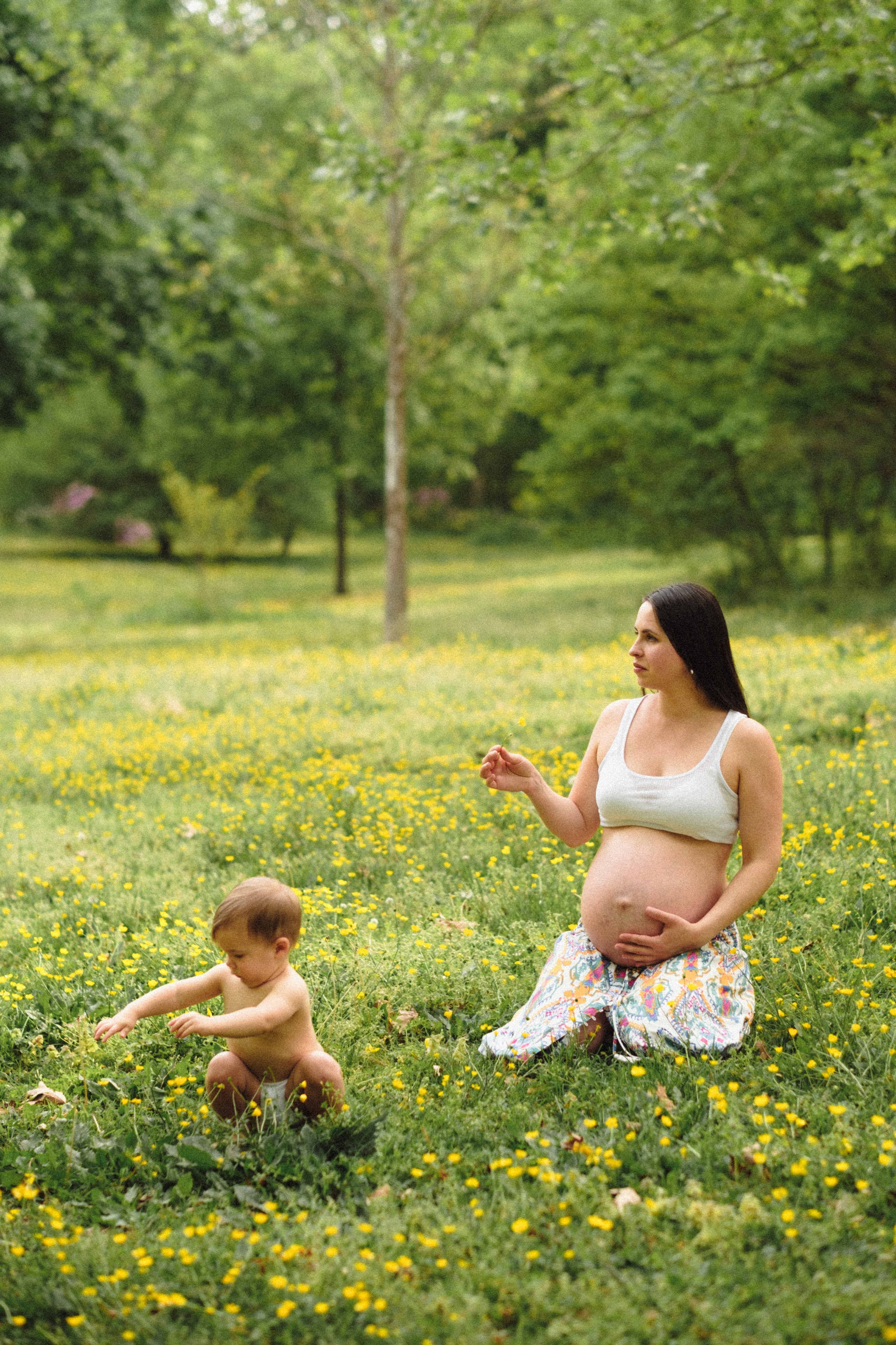Spring Maternity Session at Bryan Park in Richmond, VA. Family Photographer Anna Dobrovolskaia | Richmond, VA
