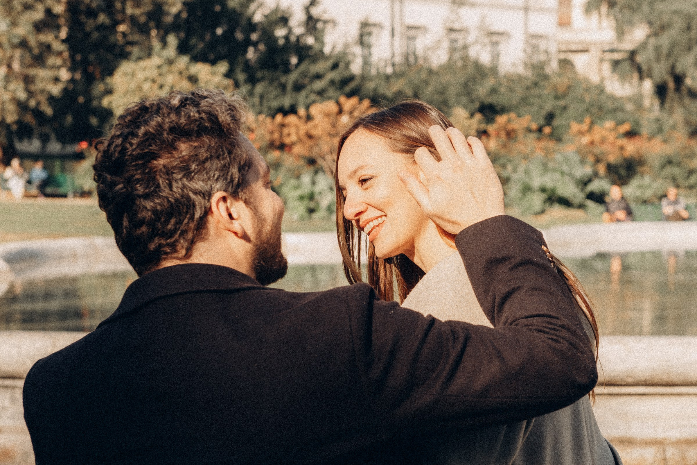 Golden autumn in Milan. Lovestory shoot. Anastasiia Buchinskaia Photographer in Milan