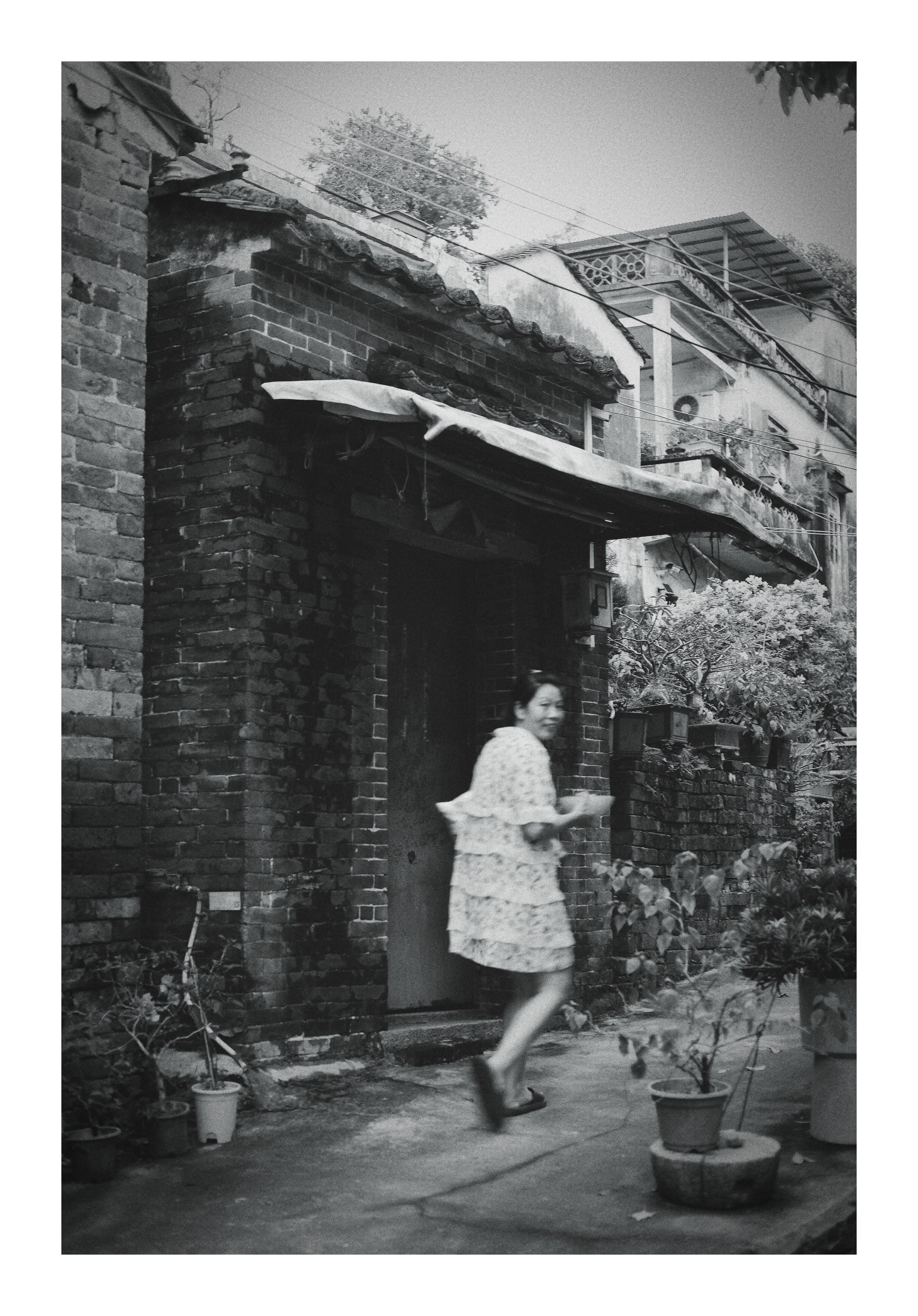 She Passed Through Time in China