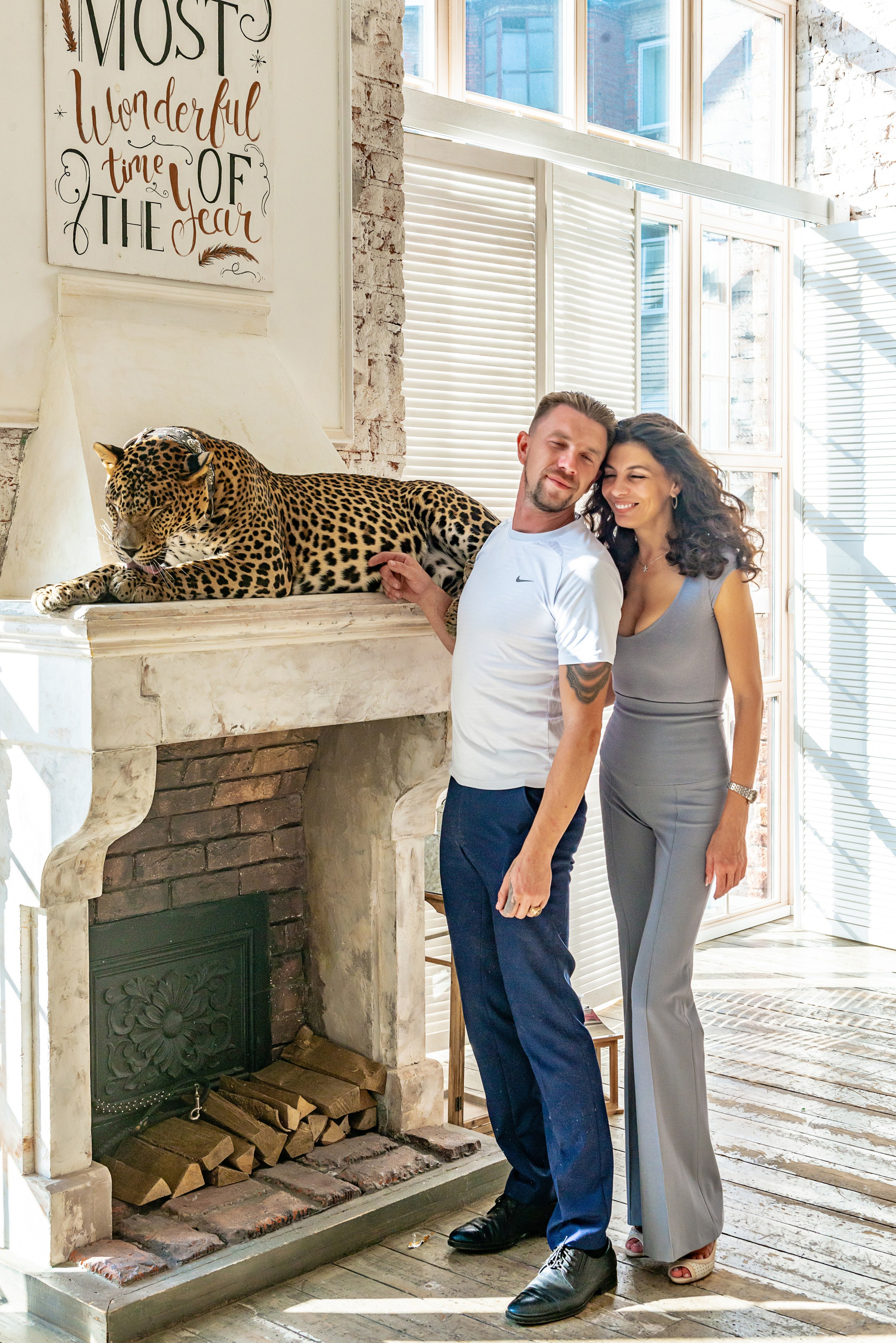 Photosession in the studio with a leopard. FOTÓGRAFO MÉXICO QUINTANA ROO