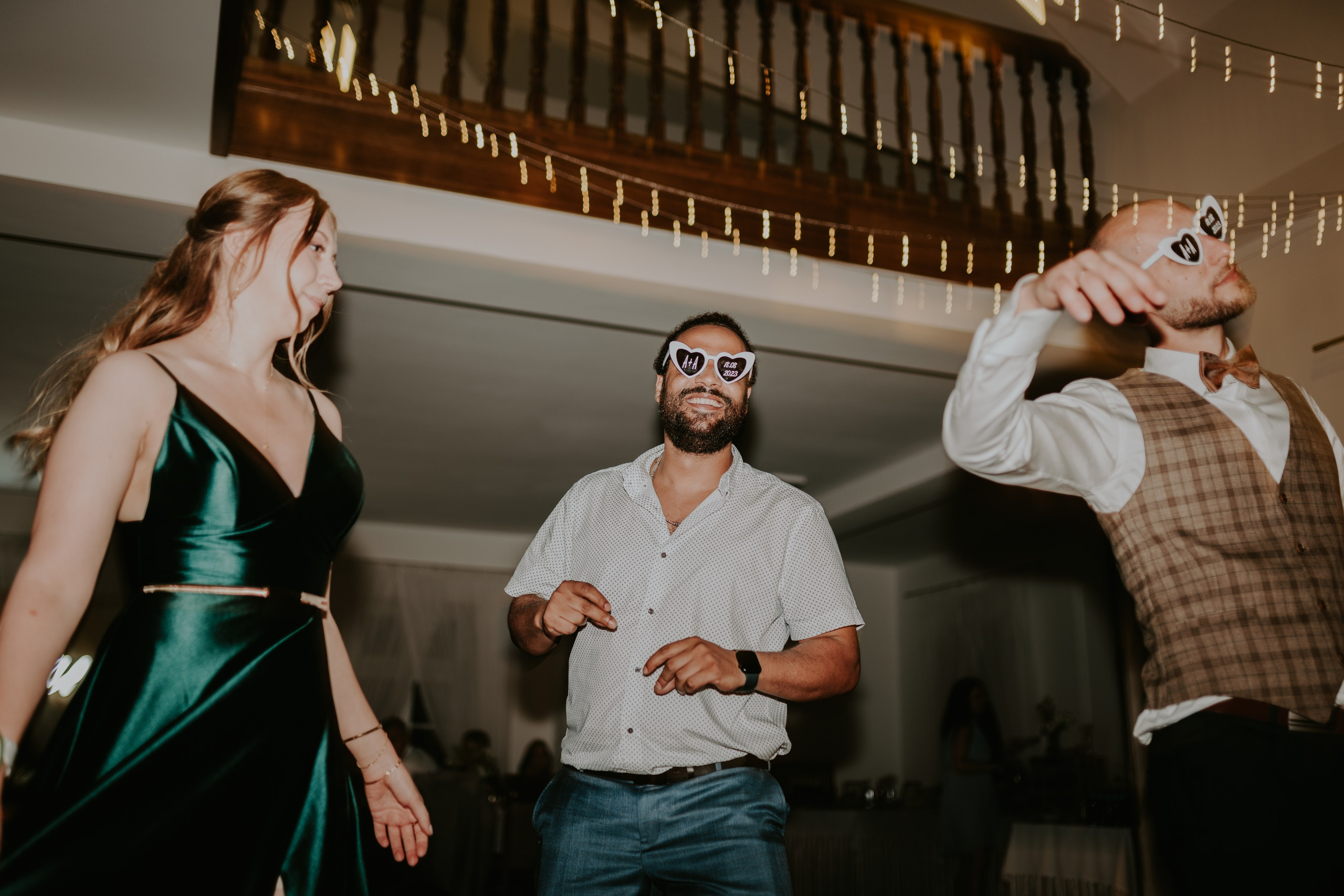 Dwór Wierzbno: plenerowy ślub pod wierzbą. Karkowskafoto - fotografia miłości