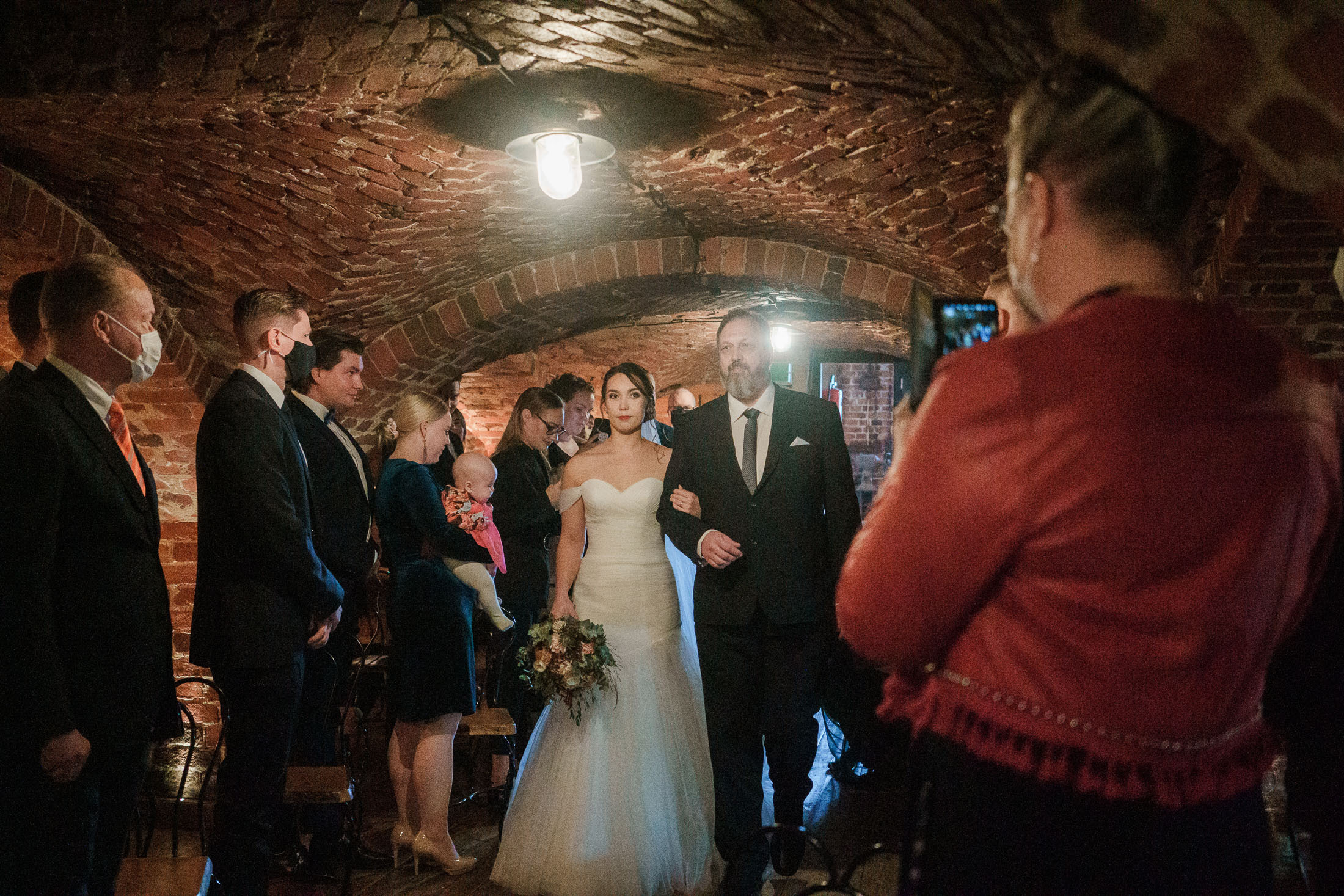 Häät Kiialan Kartanossa: Romanttinen Vihkiminen ja Juhla Kiaalan kartanossa, Viinatehtaalla. Hääkuvaus Porvoo