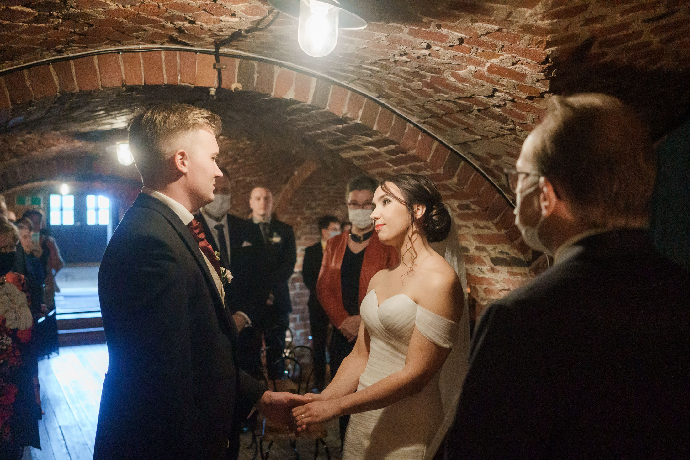 Häät Kiialan Kartanossa: Romanttinen Vihkiminen ja Juhla Kiaalan kartanossa, Viinatehtaalla. Hääkuvaus Porvoo