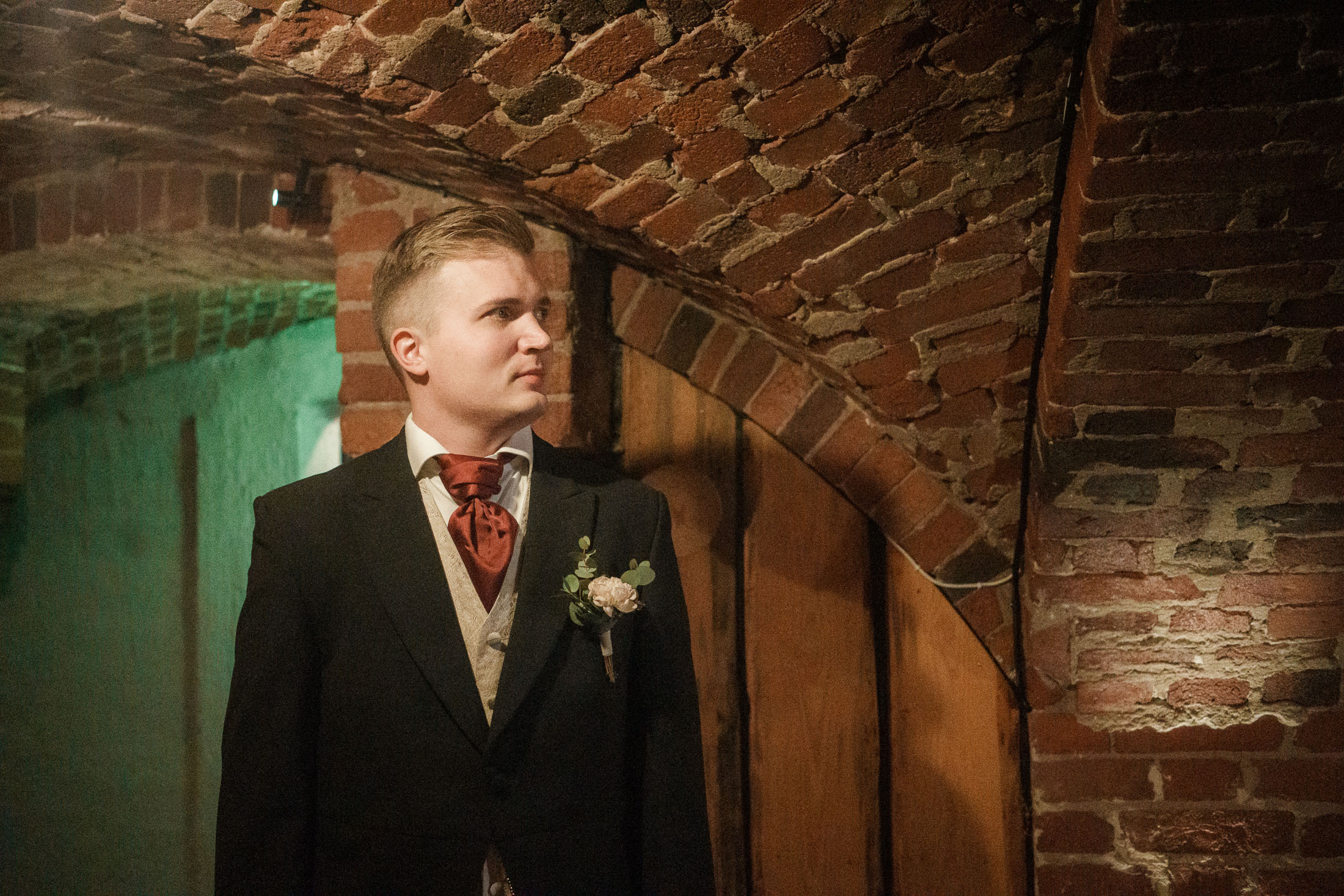 Häät Kiialan Kartanossa: Romanttinen Vihkiminen ja Juhla Kiaalan kartanossa, Viinatehtaalla. Hääkuvaus Porvoo