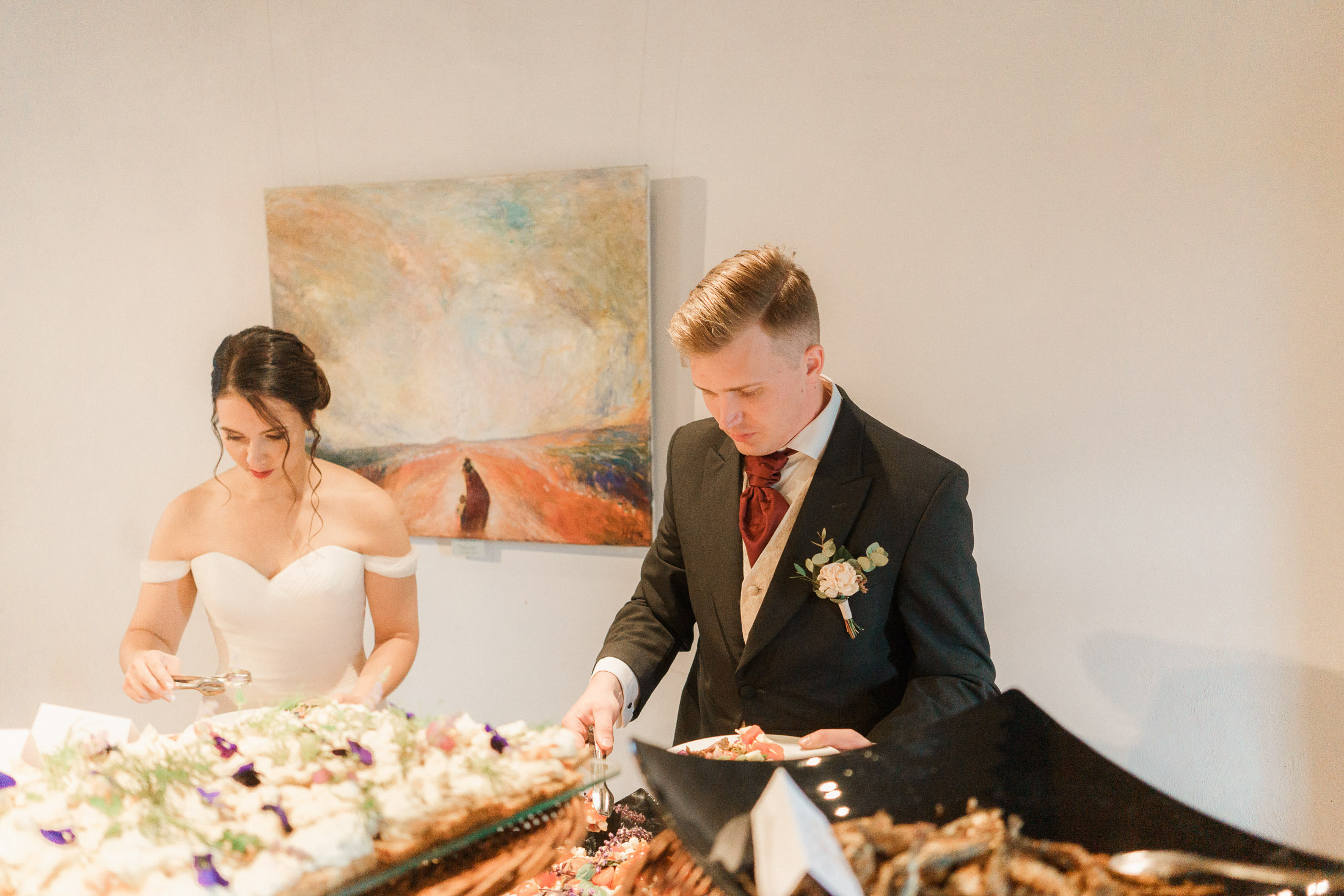 Häät Kiialan Kartanossa: Romanttinen Vihkiminen ja Juhla Kiaalan kartanossa, Viinatehtaalla. Hääkuvaus Porvoo