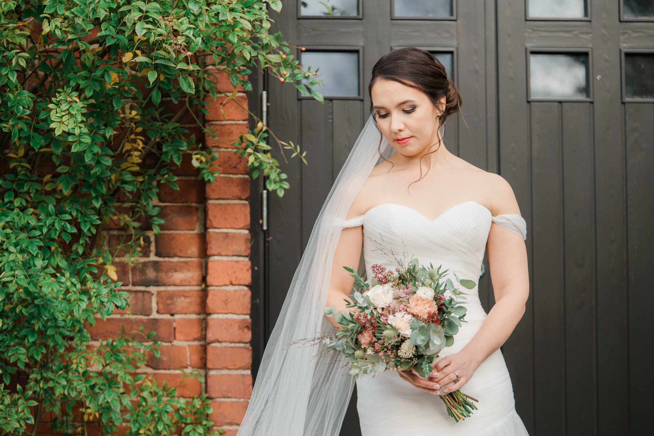 Häät Kiialan Kartanossa: Romanttinen Vihkiminen ja Juhla Kiaalan kartanossa, Viinatehtaalla. Hääkuvaus Porvoo