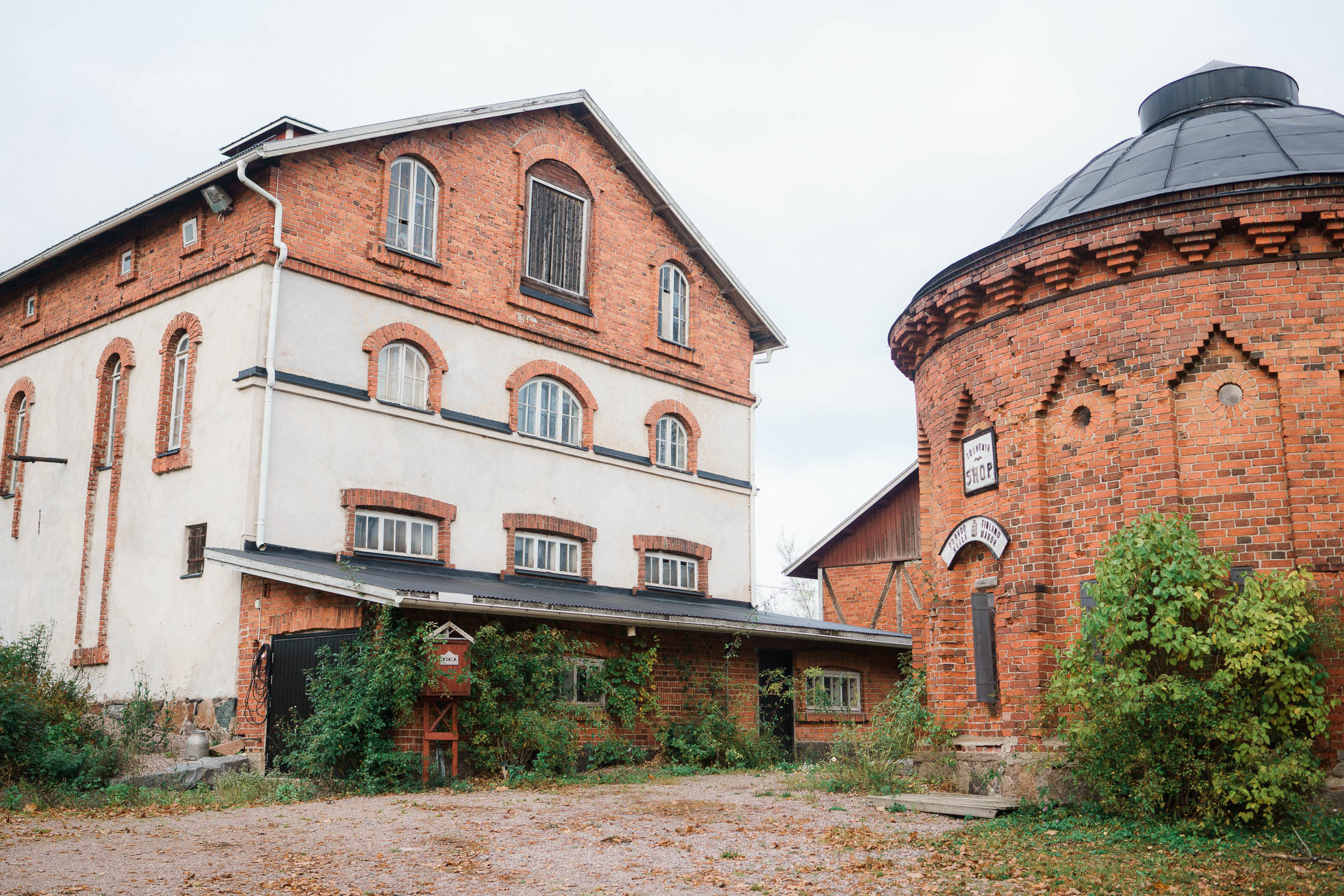 kiala gård, kiialan kartano,