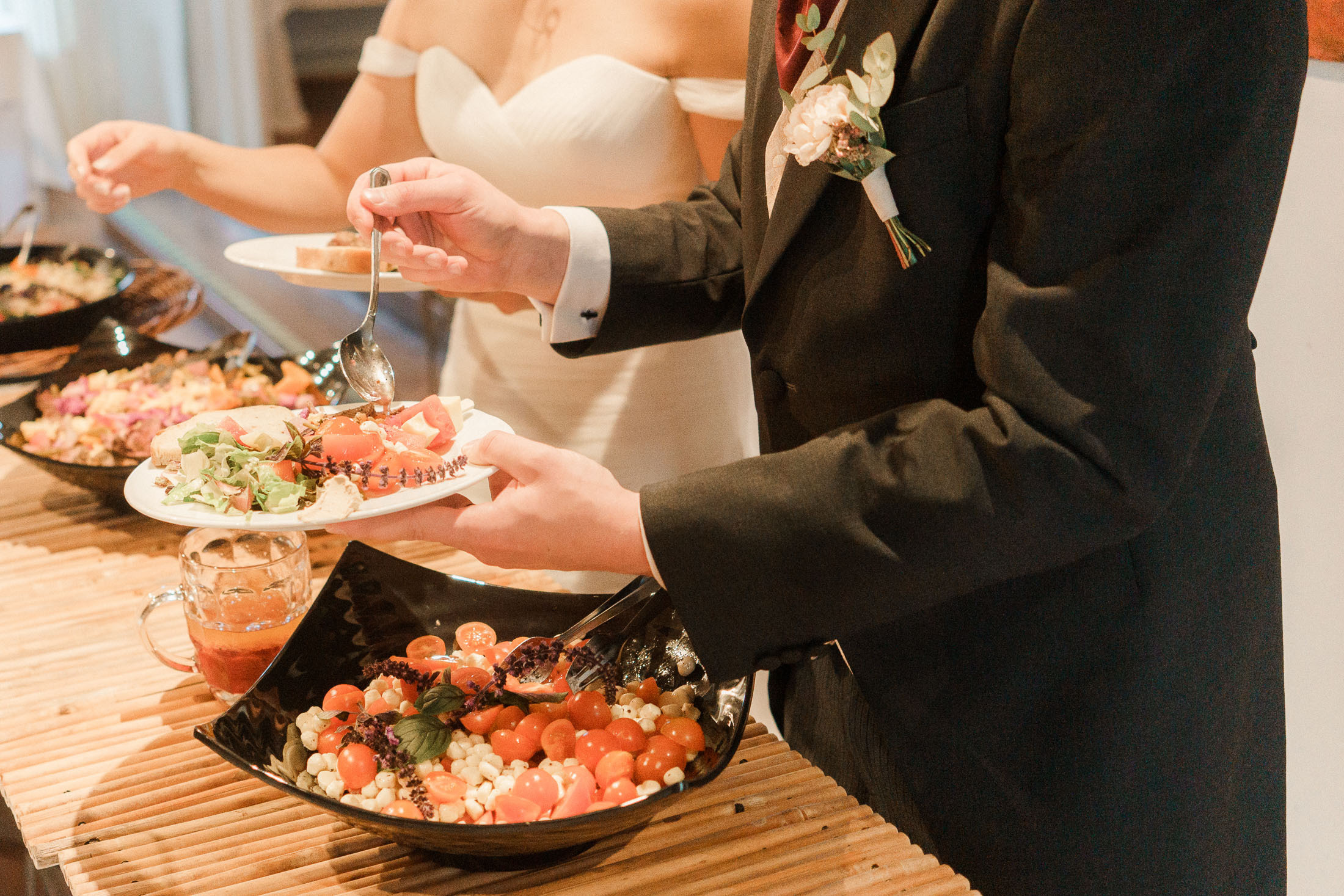 Häät Kiialan Kartanossa: Romanttinen Vihkiminen ja Juhla Kiaalan kartanossa, Viinatehtaalla. Hääkuvaus Porvoo