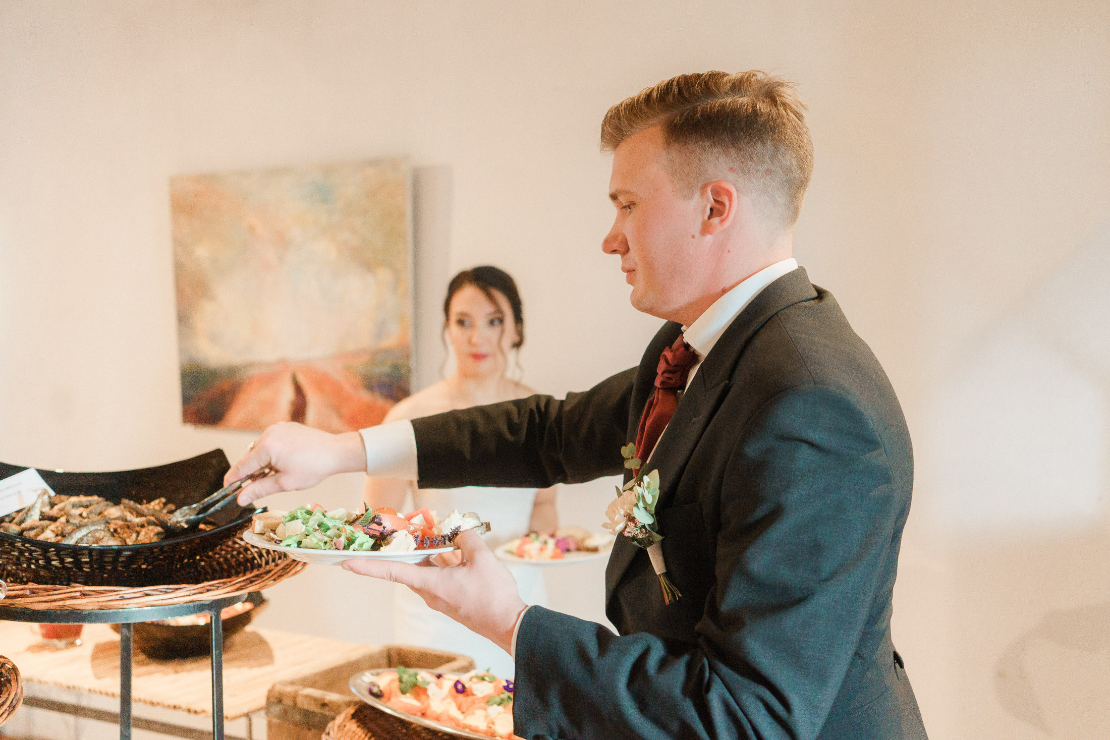 Häät Kiialan Kartanossa: Romanttinen Vihkiminen ja Juhla Kiaalan kartanossa, Viinatehtaalla. Hääkuvaus Porvoo